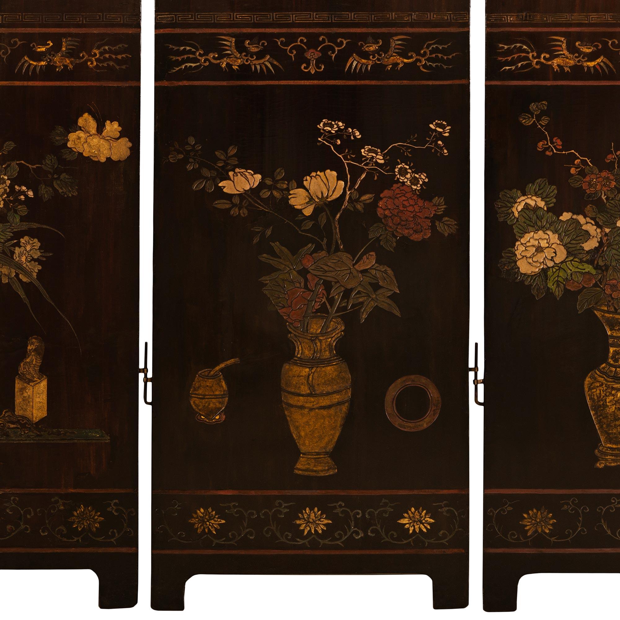 A Chinese mid 18th century Laquered Coromandel screen For Sale 7
