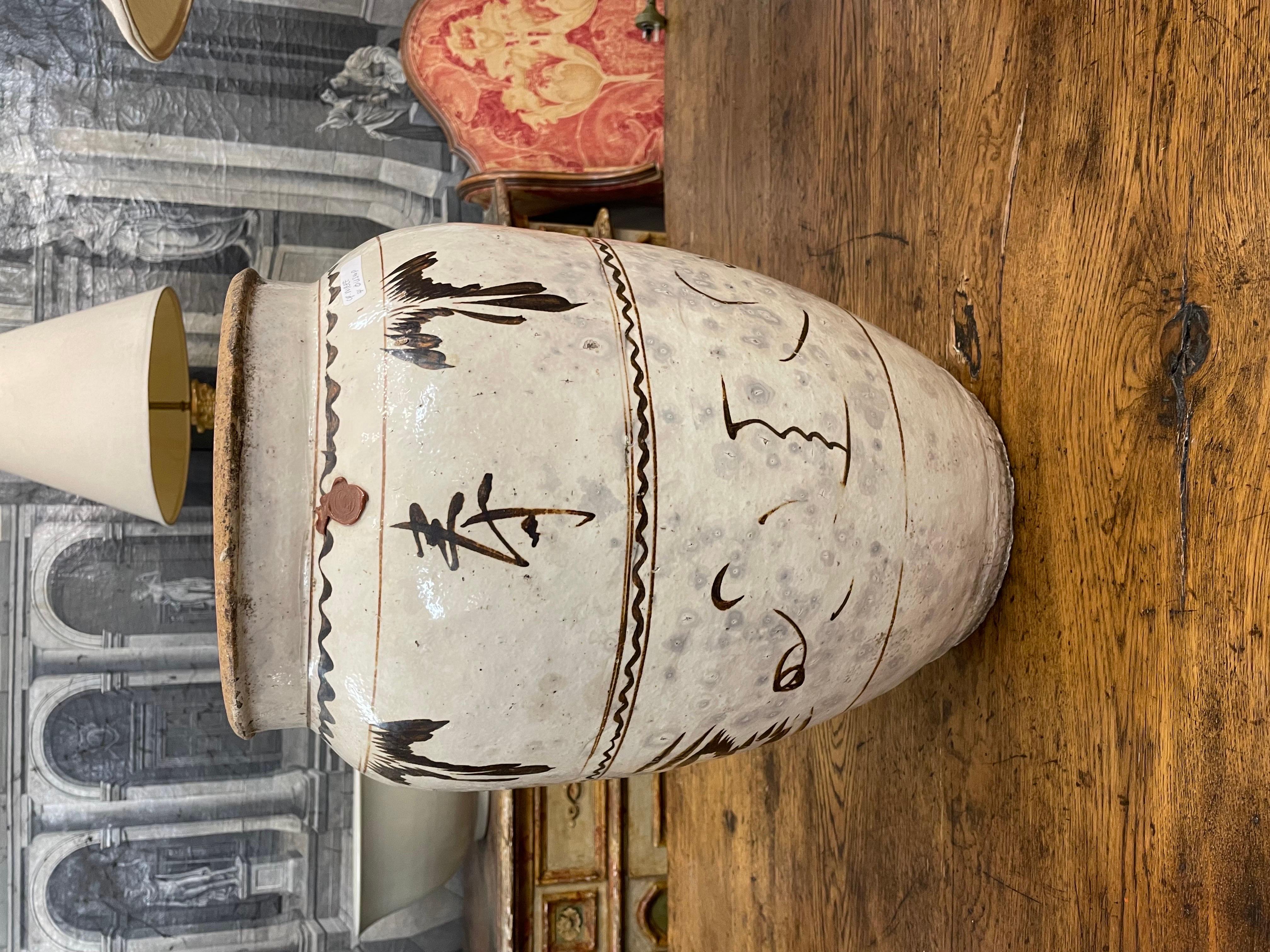 A Chinese Ming Dynasty Cizhou Wine Jar In Good Condition For Sale In ARMADALE, VIC