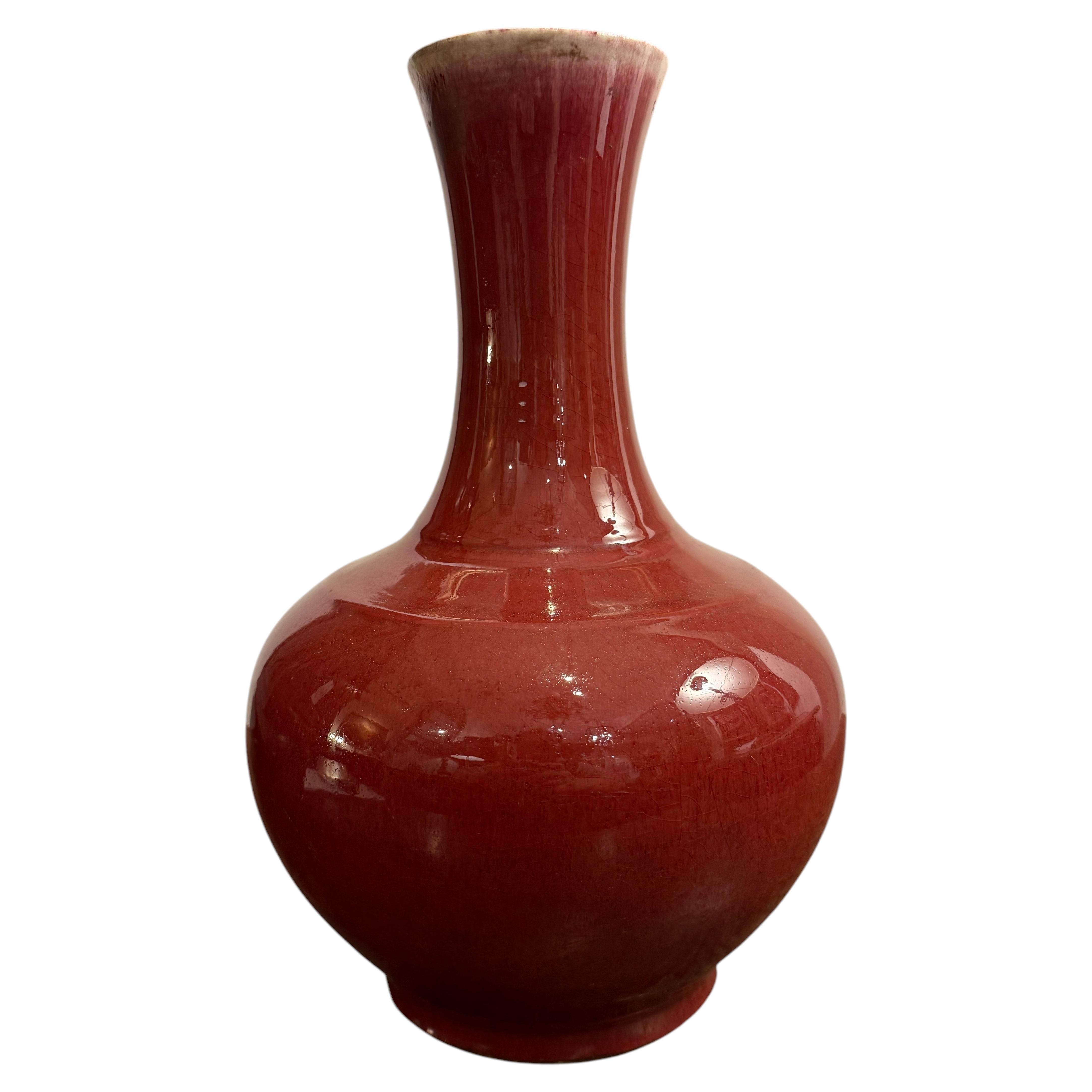 Vaso cinese in porcellana smaltata color sangue di bue, periodo Repubblica, inizio XX secolo