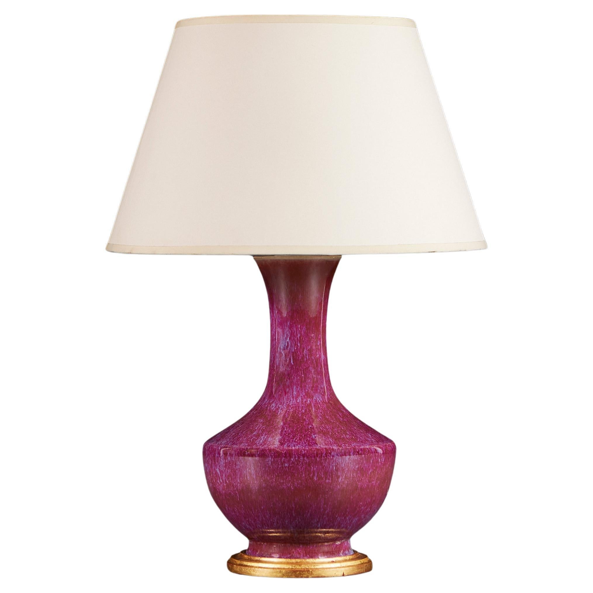 Chinesische pflaumenfarbene Flambe-Vase als Lampe