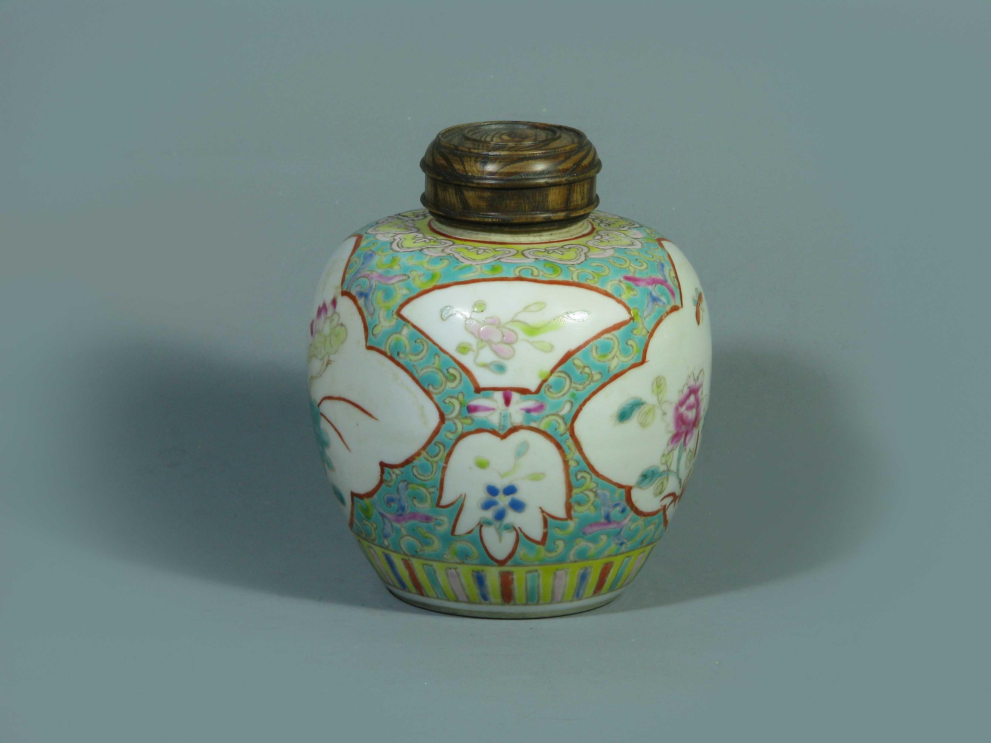 Chinese Porcelain Famille Rose Jar & Wood Cover 19th Century In Good Condition In Ottawa, Ontario