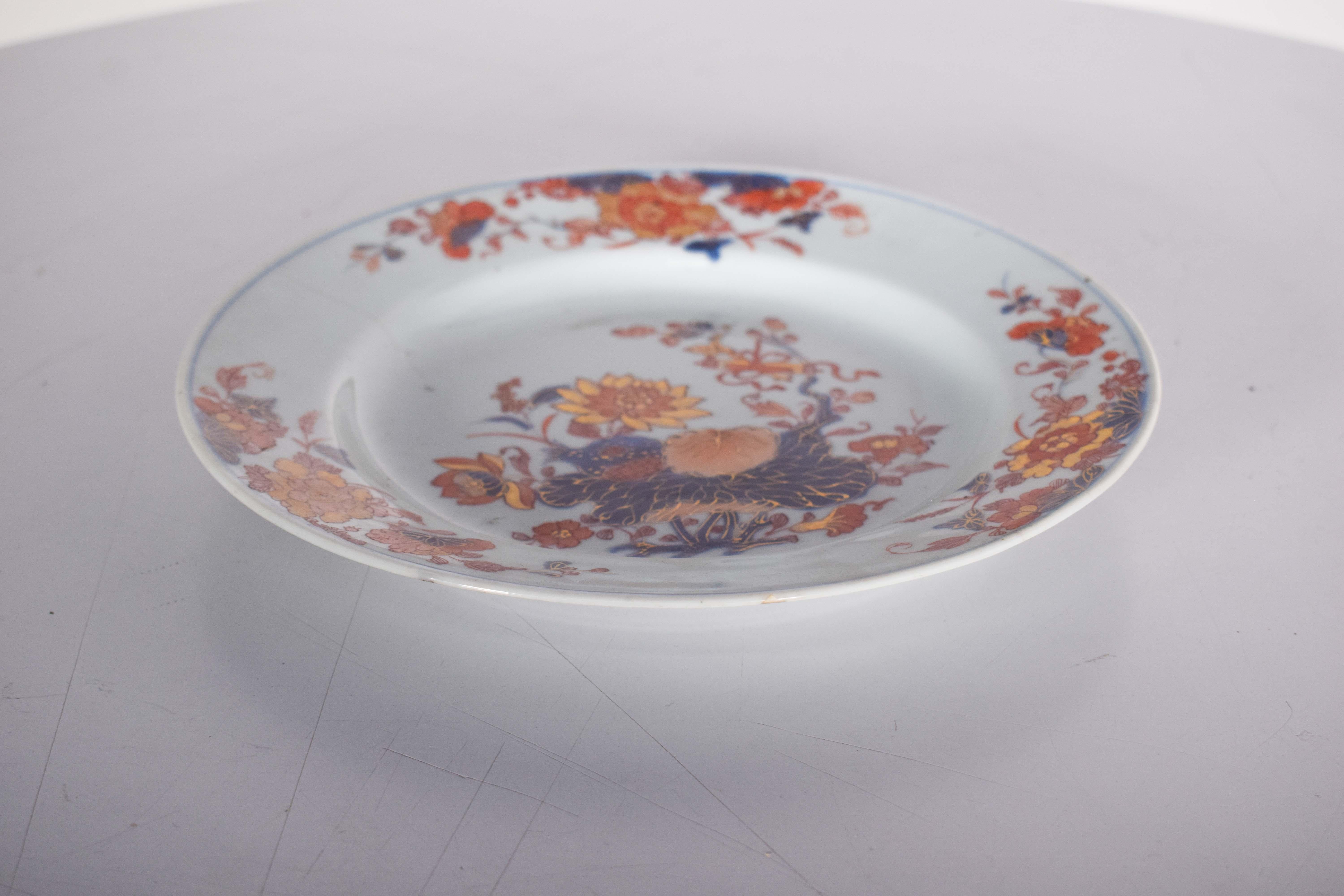 19th Century A Chinese Porcelain Imari Plate for Export For Sale