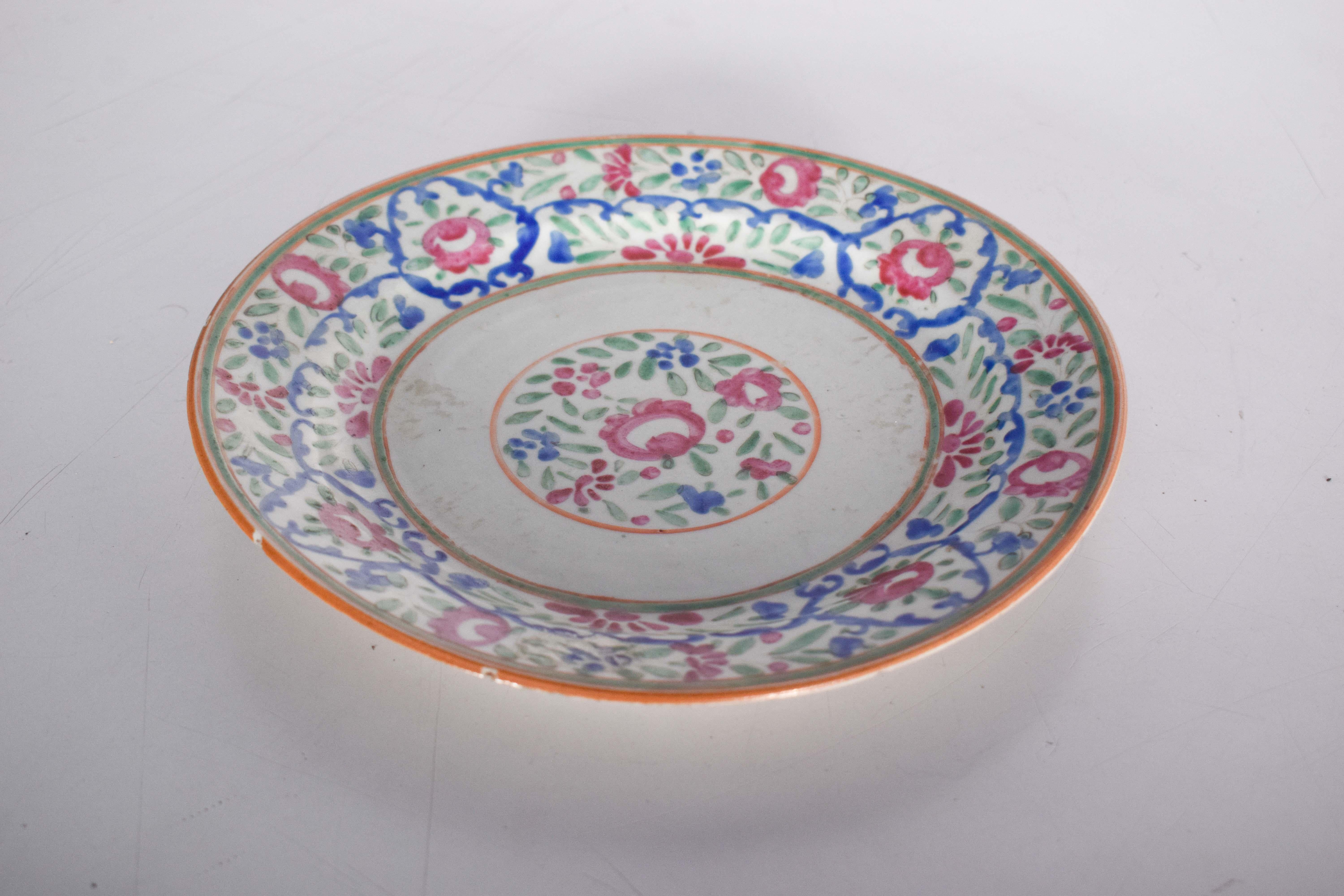 19th Century A Chinese Porcelain Plate for Export, Qing Dynasty For Sale