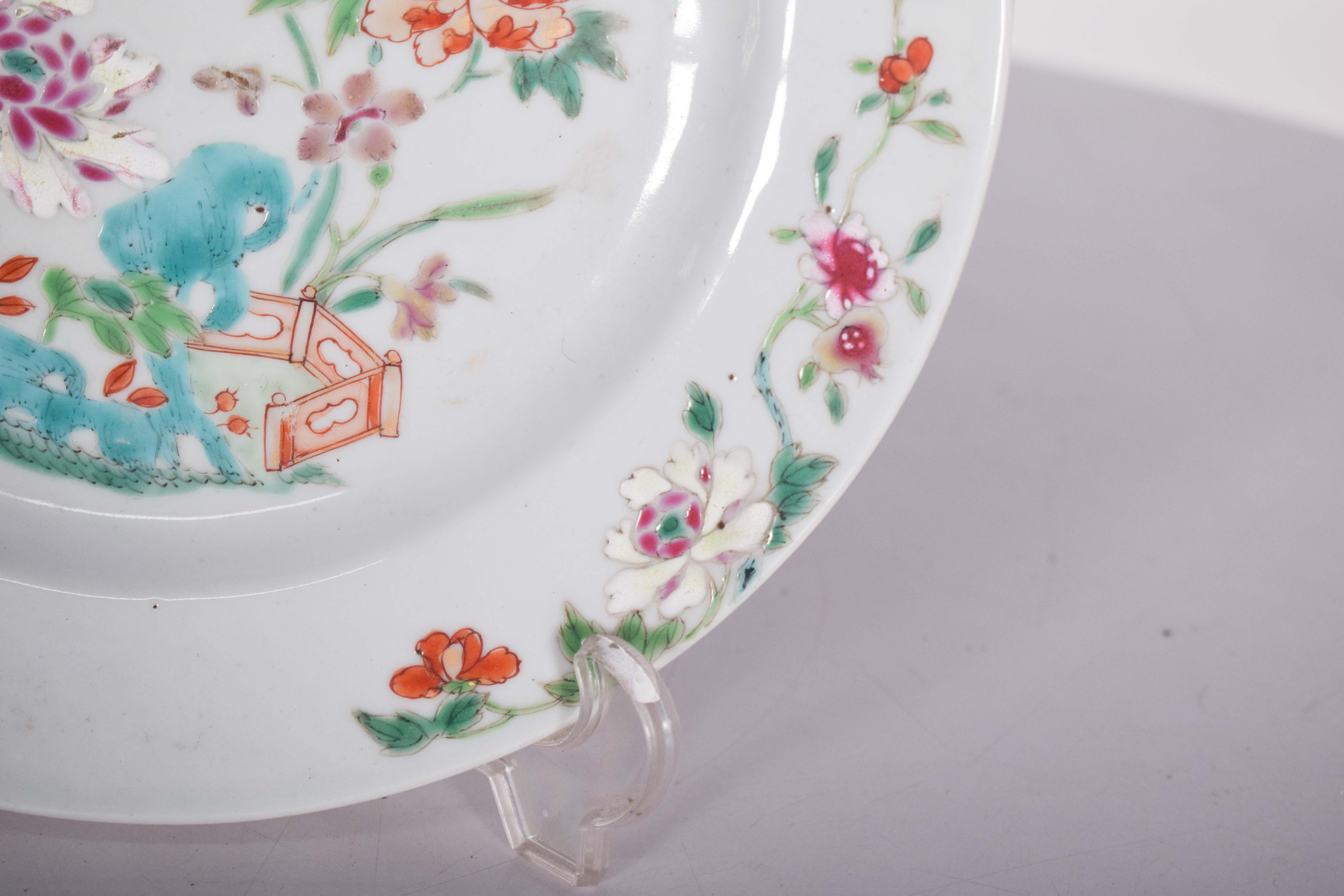 Plato hondo de porcelana china para exportación, dinastía Qing Chino en venta