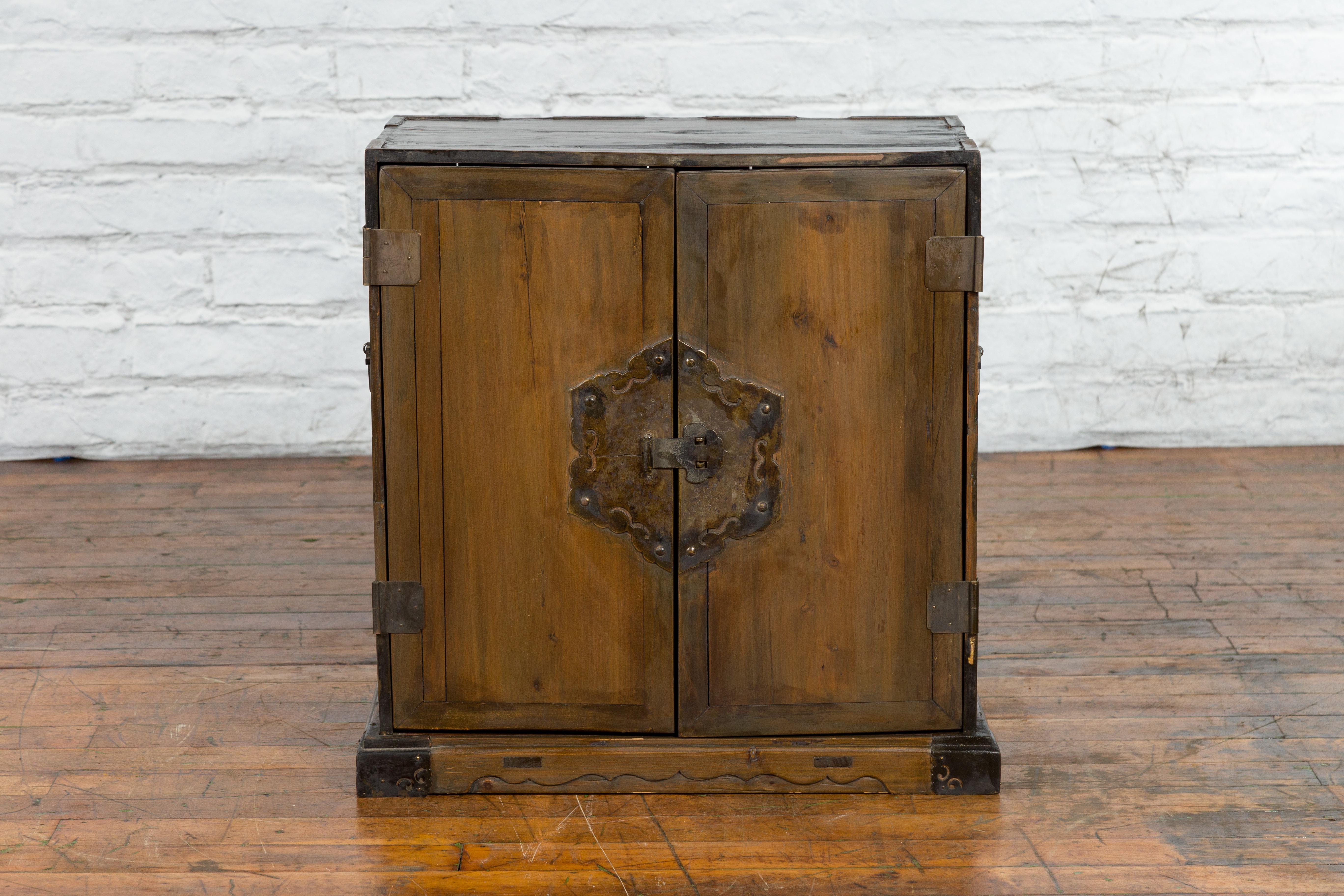 Patinated A Chinese Qing Dynasty Period 19th Century Carrying Chest with Lateral Handles For Sale