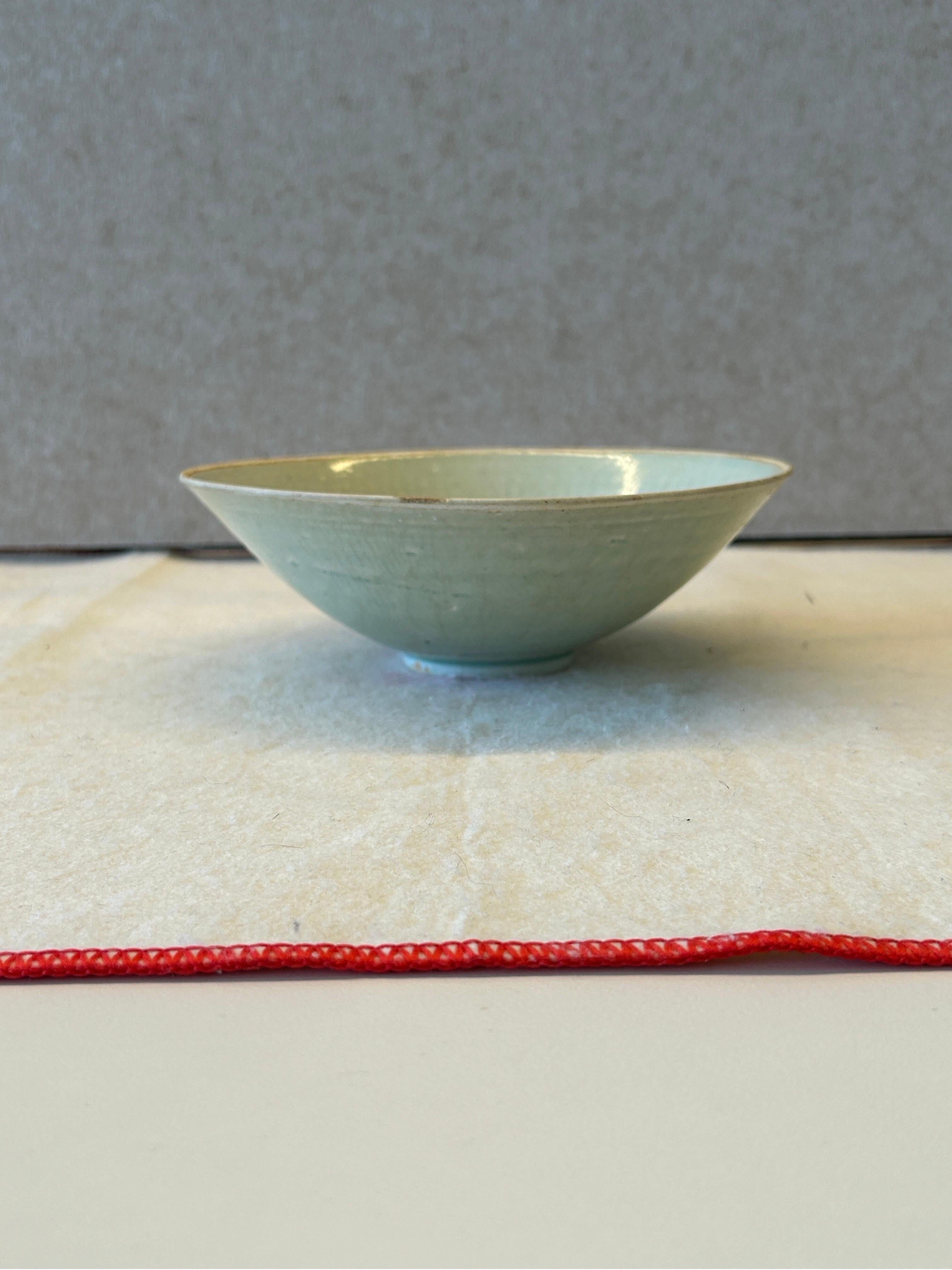 XVIIIe siècle et antérieur Bol à fleurs chinois Qingbai incisé, Dynastie Song, Ex Christie's en vente