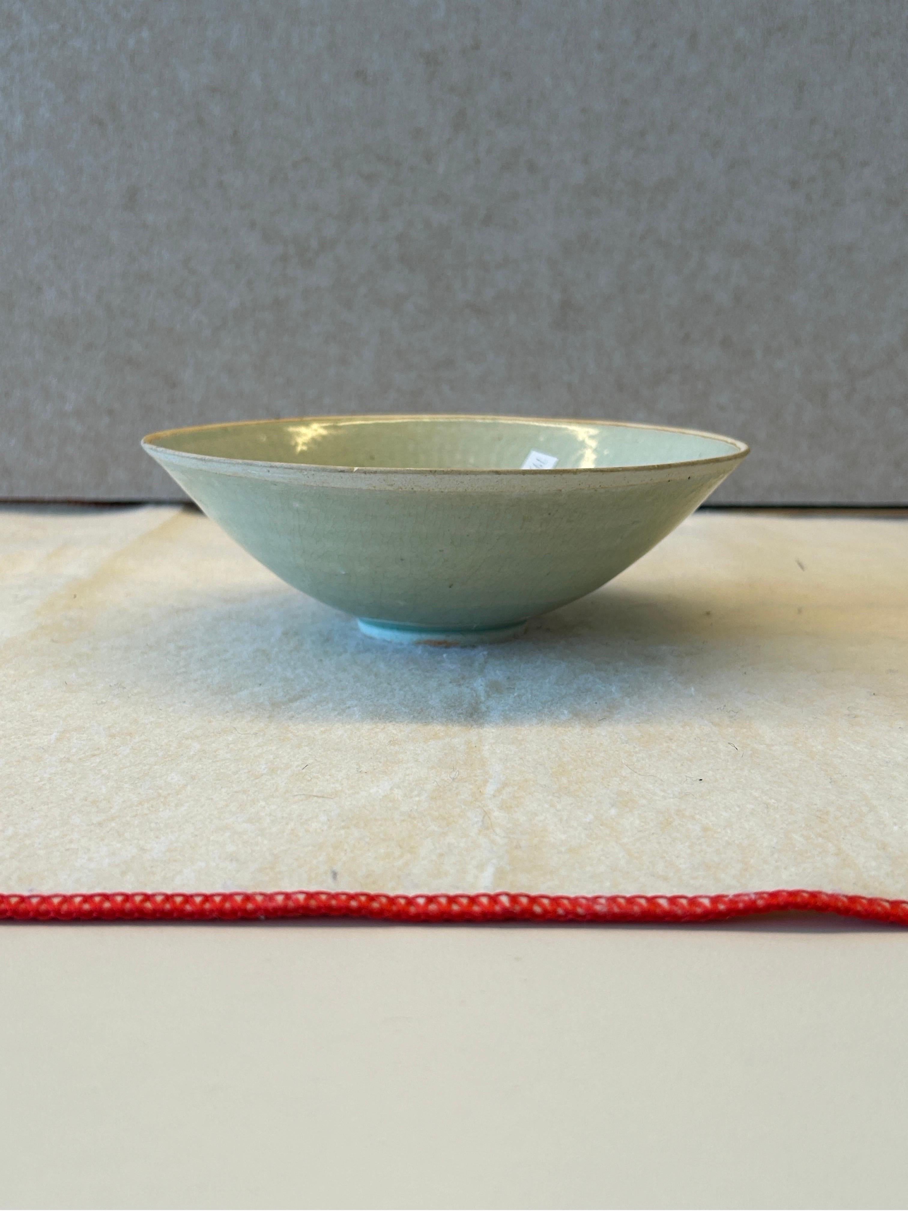 Porcelaine Bol à fleurs chinois Qingbai incisé, Dynastie Song, Ex Christie's en vente