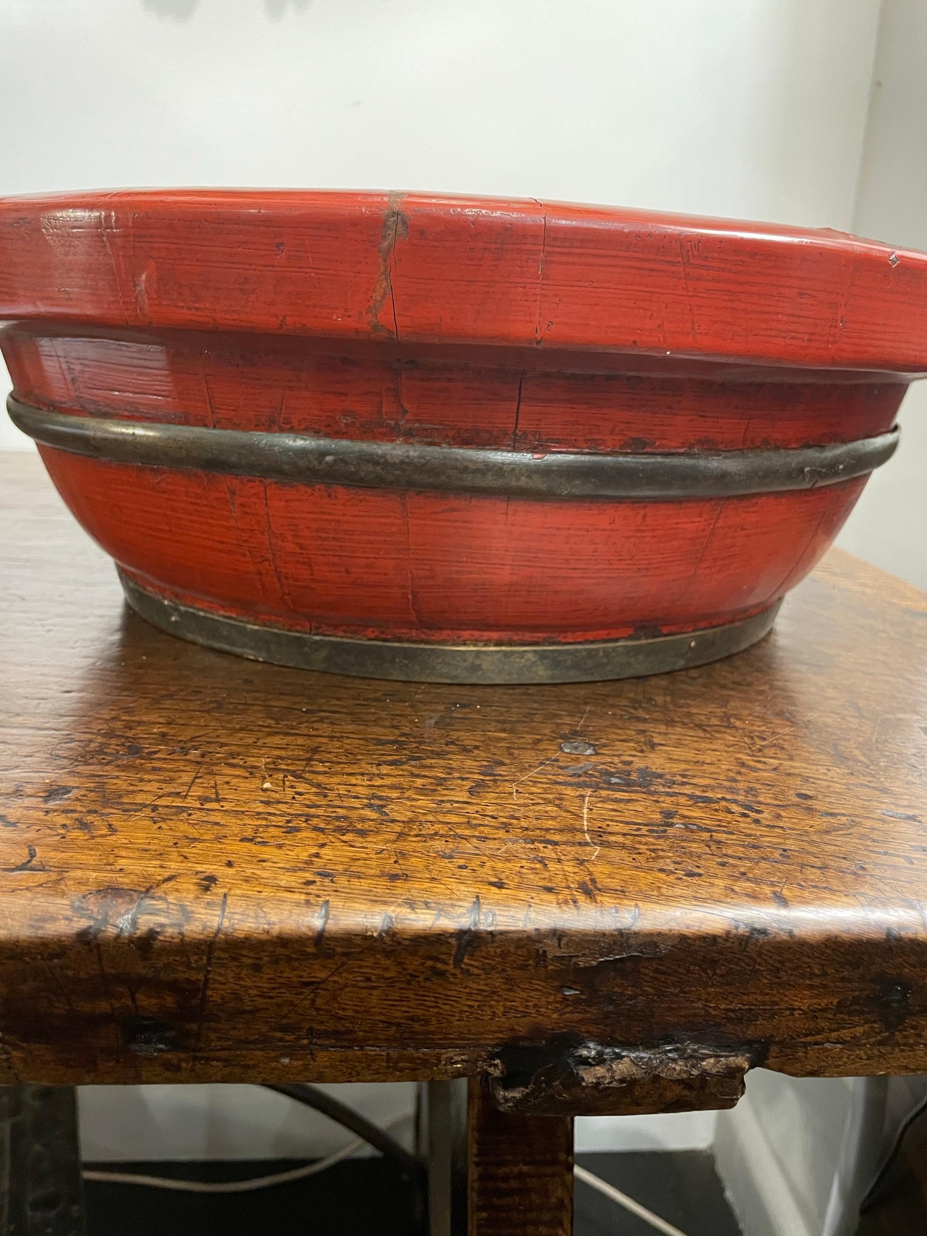 Qing A Chinese Red Lacquer Baby Bath with Mark, Late 19th Century For Sale