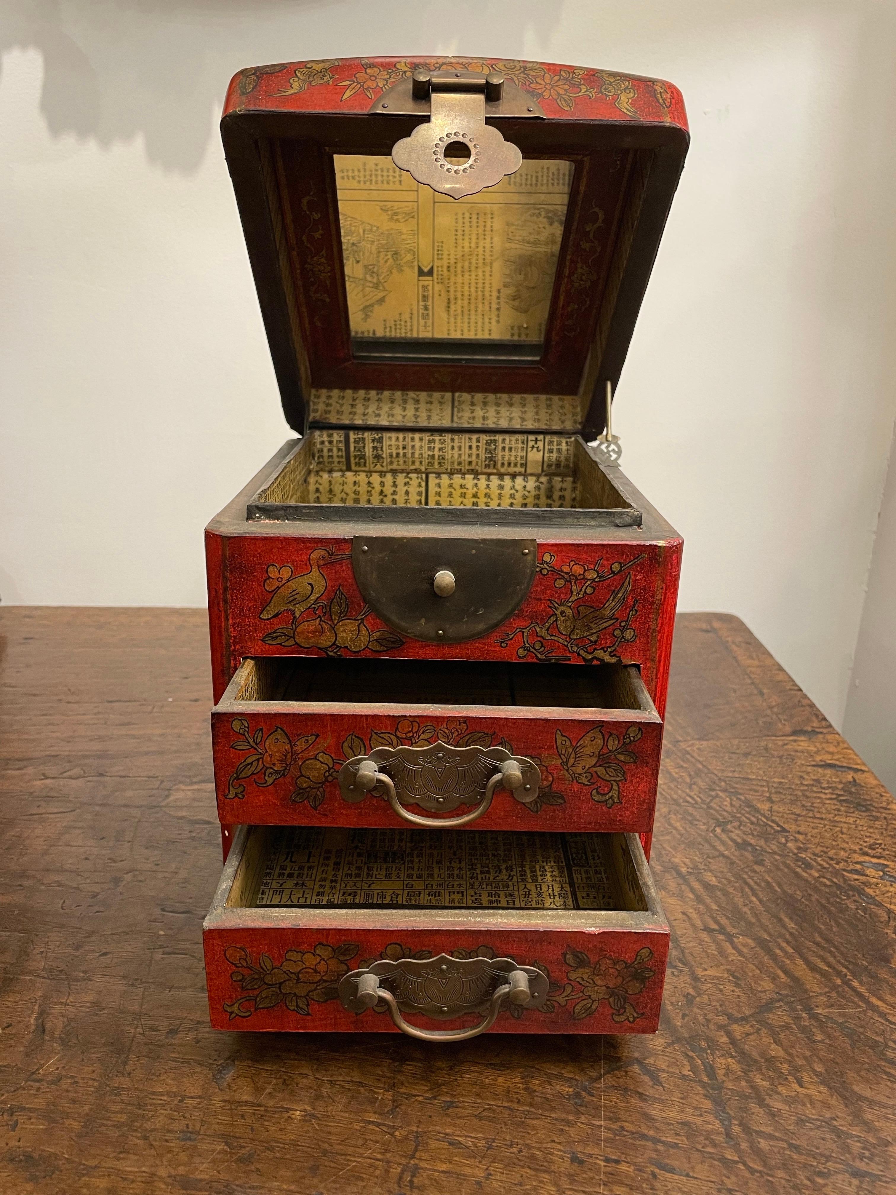 Qing A Chinese Red Lacquer Lidded Jewelry Box, Early 20th Century For Sale