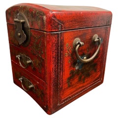 A Chinese Red Lacquer Lidded Jewelry Box, Early 20th Century