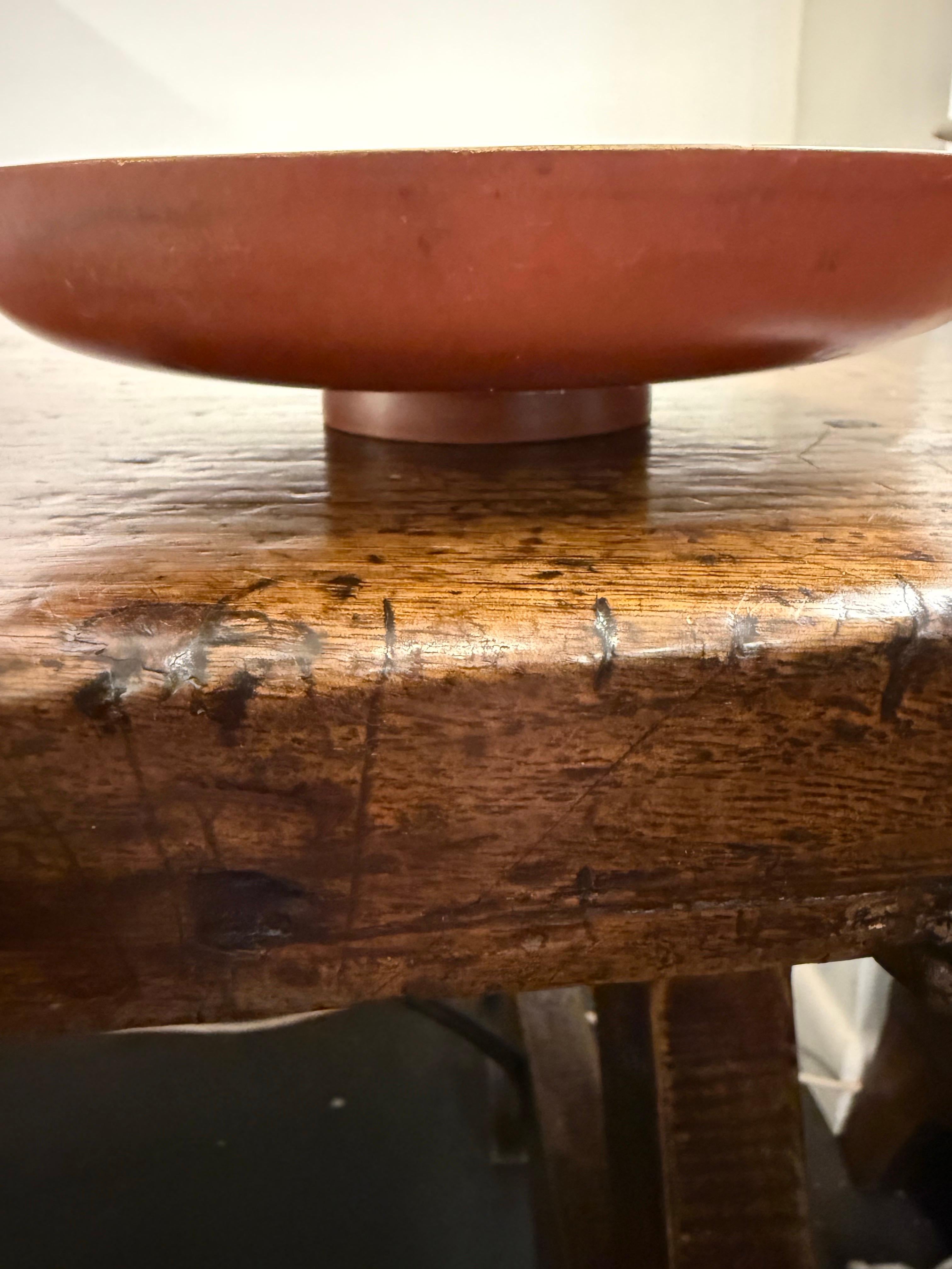 Assiette à plat chinoise laquée rouge, 20e siècle Bon état - En vente à ARMADALE, VIC