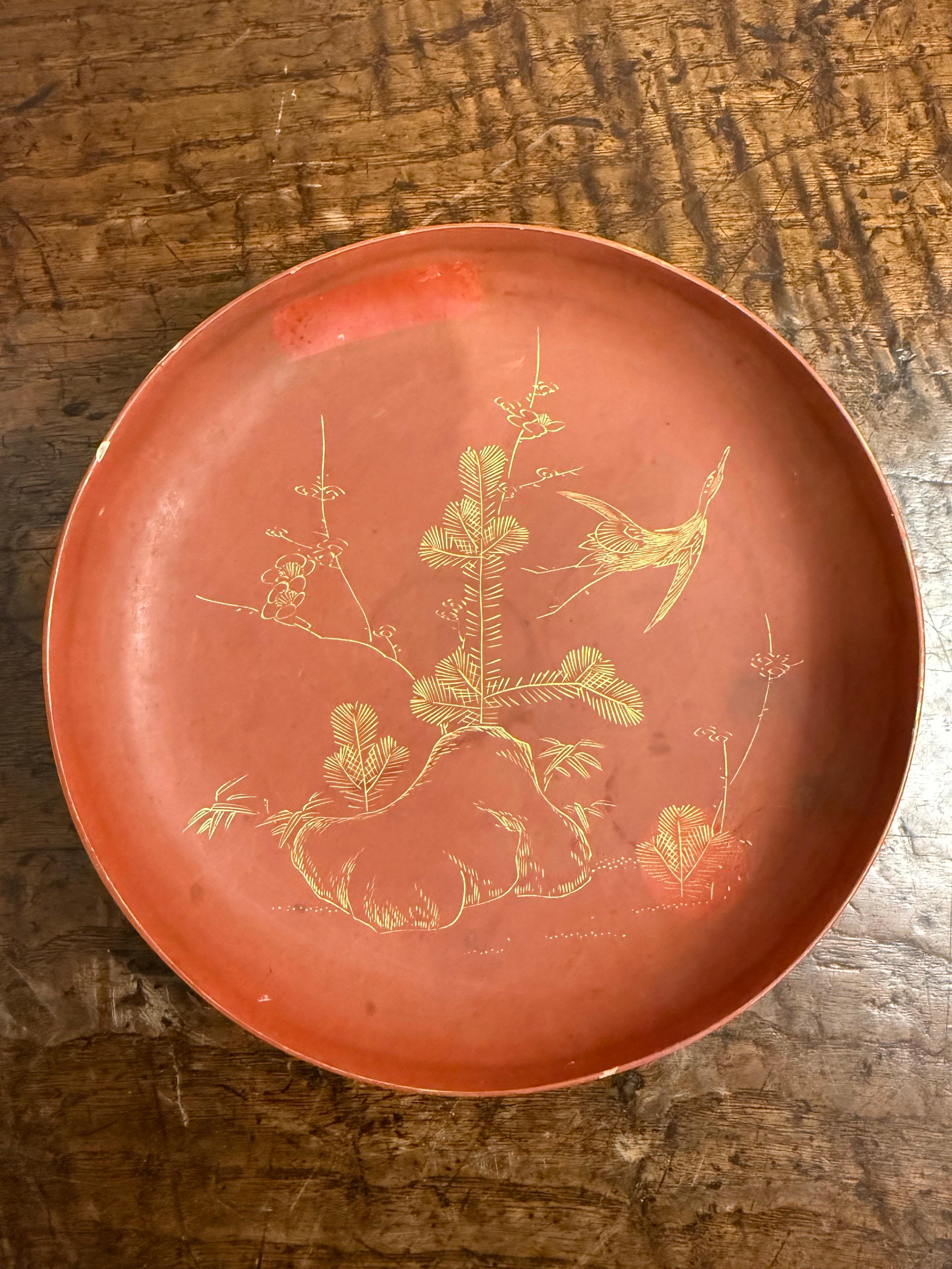 Assiette à plat chinoise laquée rouge, 20e siècle en vente 2