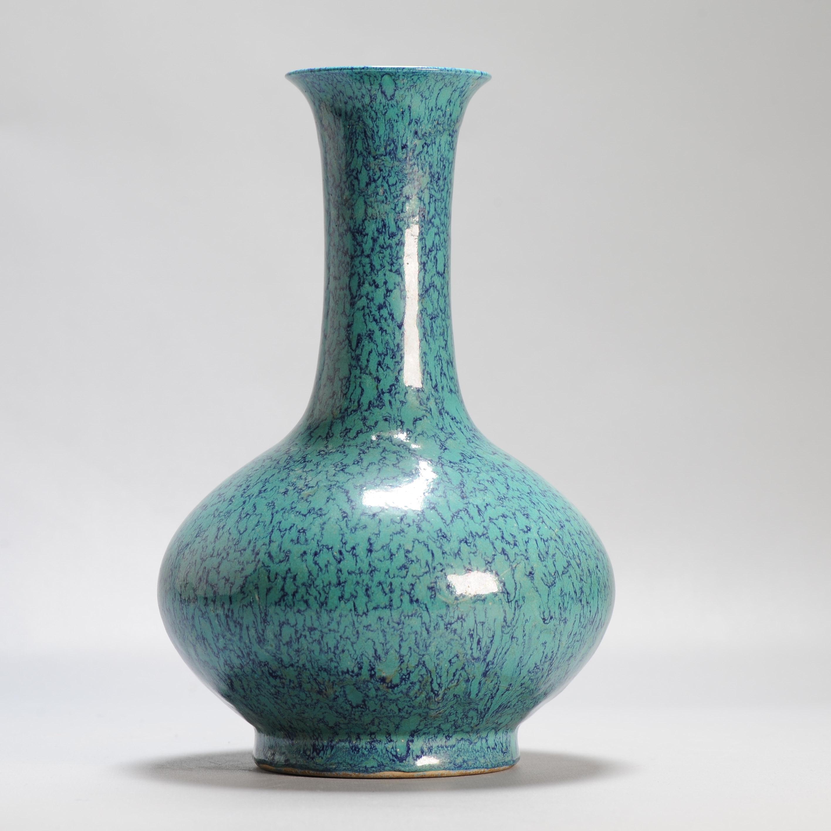 A Chinese Robins Egg bottle vase 20/21c with Seal Mark in Qianlong style In Good Condition In Amsterdam, Noord Holland