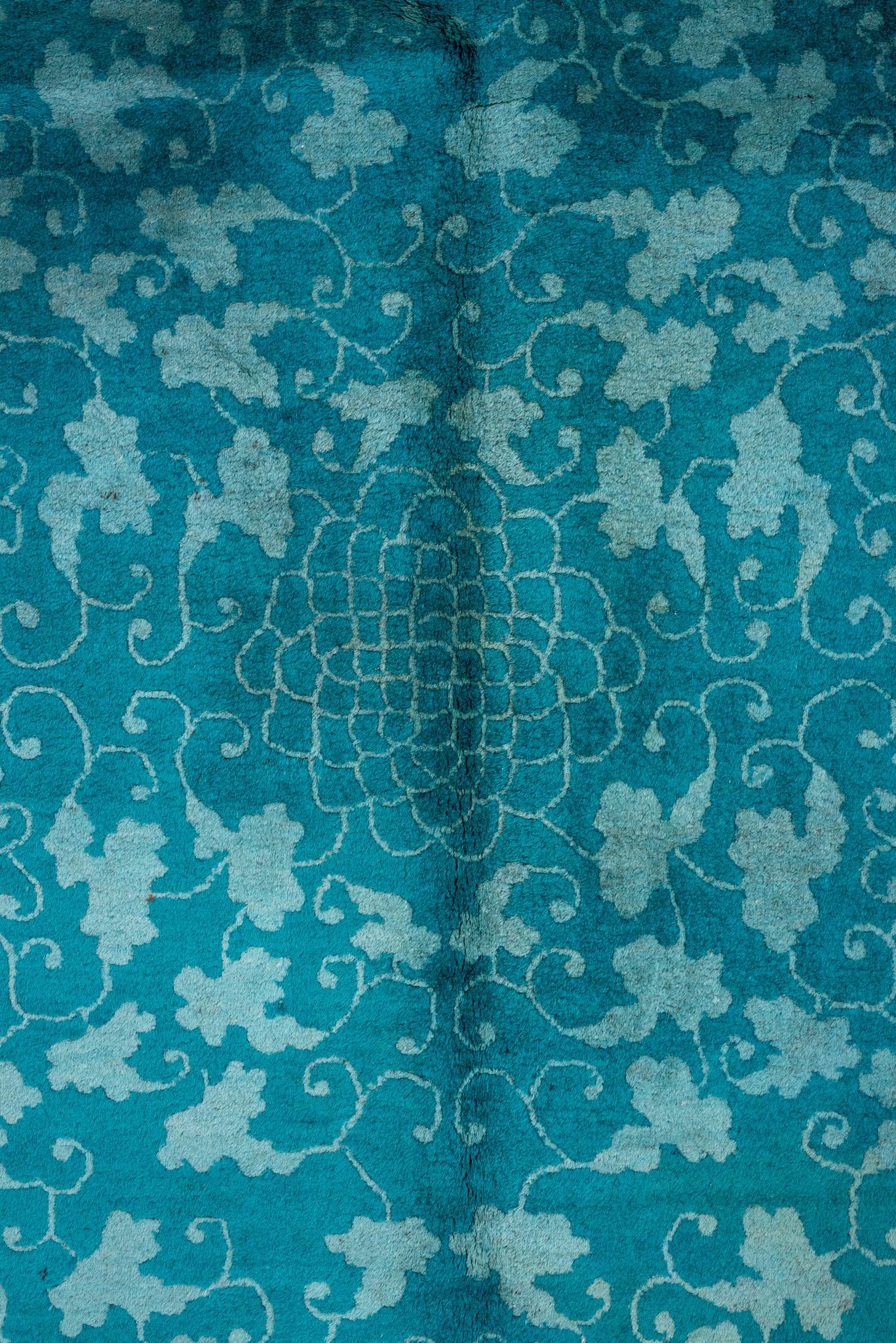 Ein chinesischer Teppich um 1940.  (Art déco) im Angebot
