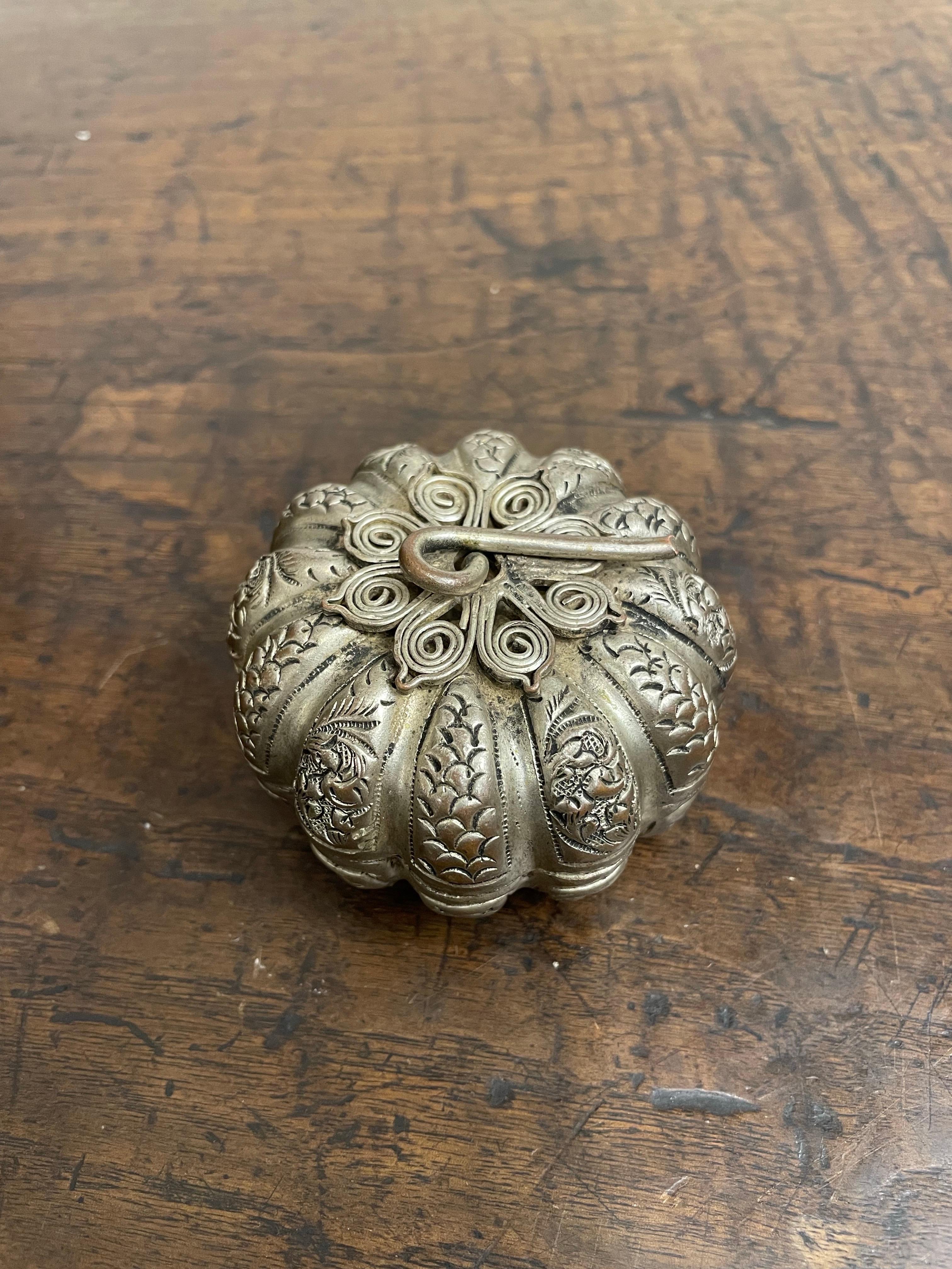 A Chinese Silver Apple Shaped Lidded Jewellery Box, Early 20th Century

Provenance: Private Australian Collection Acquired in 1970s.

Dimension: Diameter: 7.5cm Height: 5cm