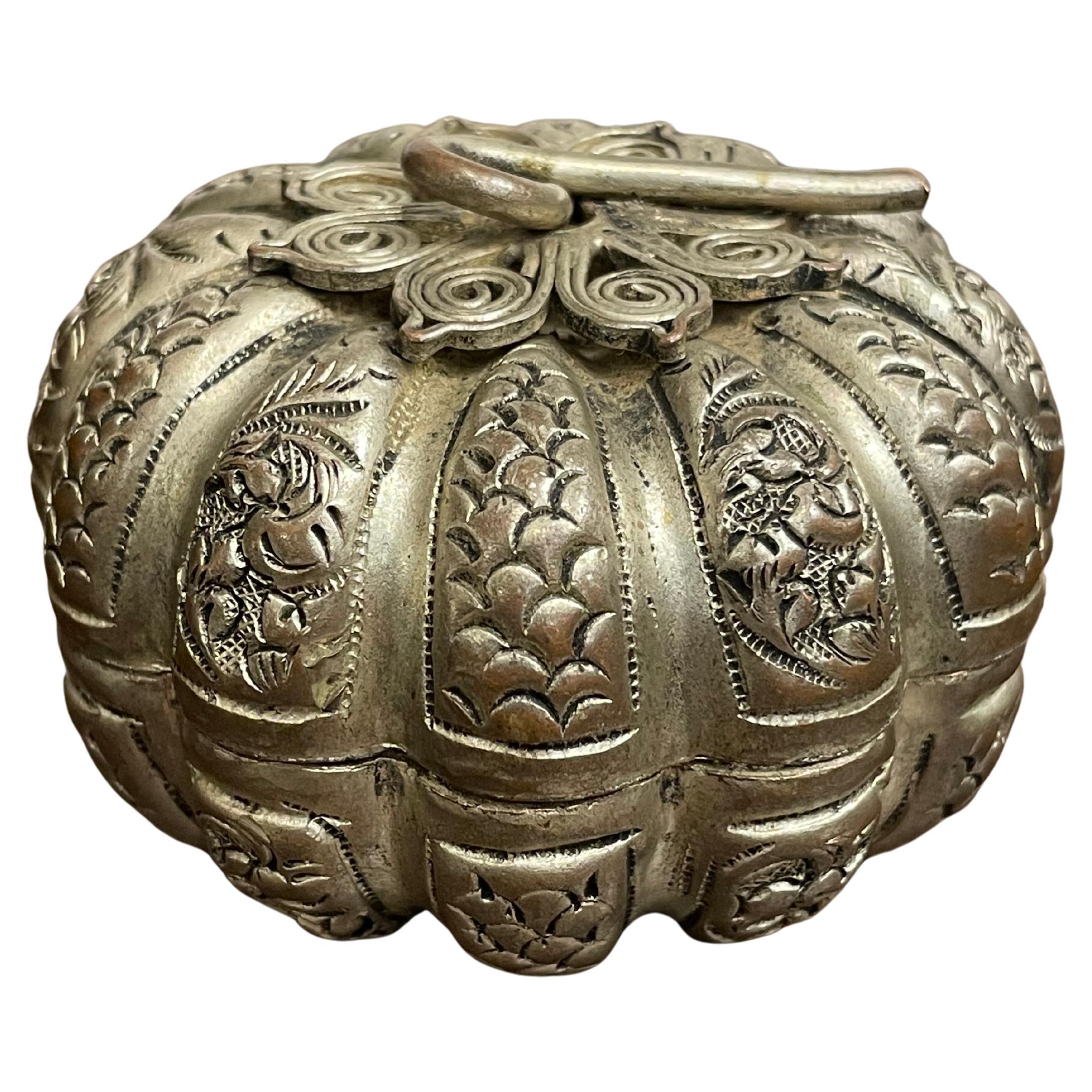Chinesische Silber-Schmuckkästchen mit Deckel in Apfelform mit Deckel, frühes 20. Jahrhundert