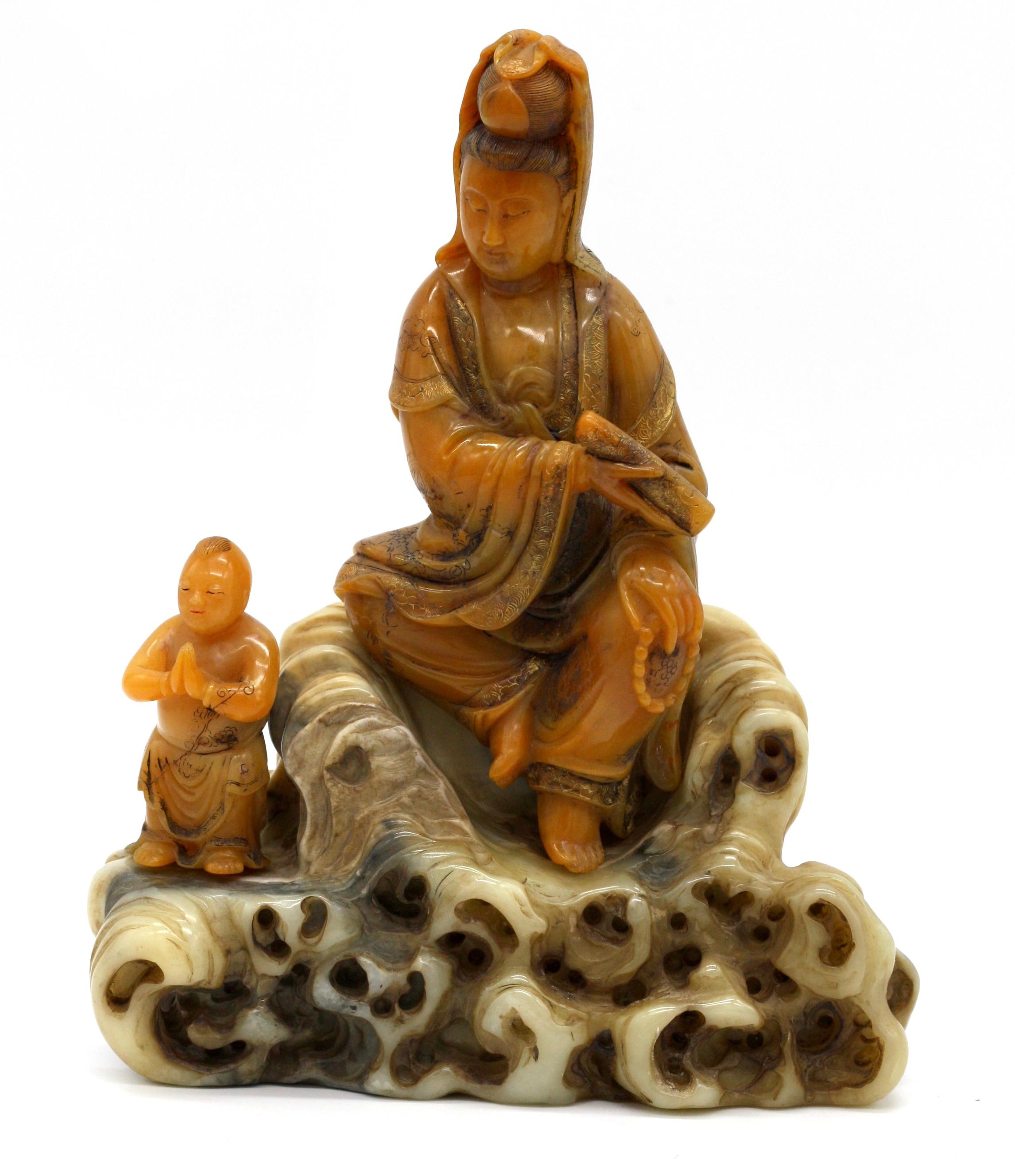 Figure en pierre de savon chinoise d'Avalokiteshvara en vente 2