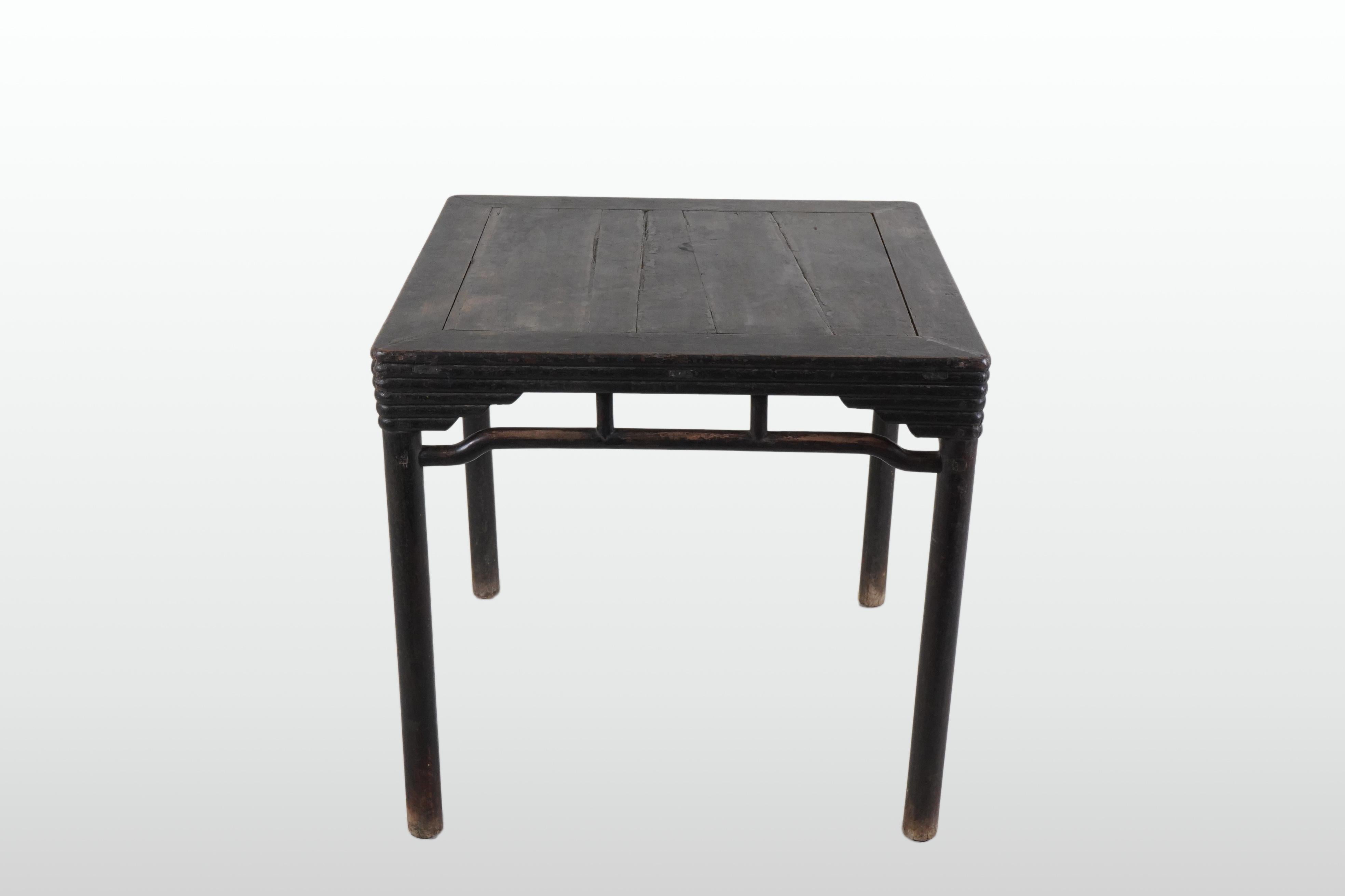 Chinesischer quadratischer Spieltisch (19. Jahrhundert) im Angebot