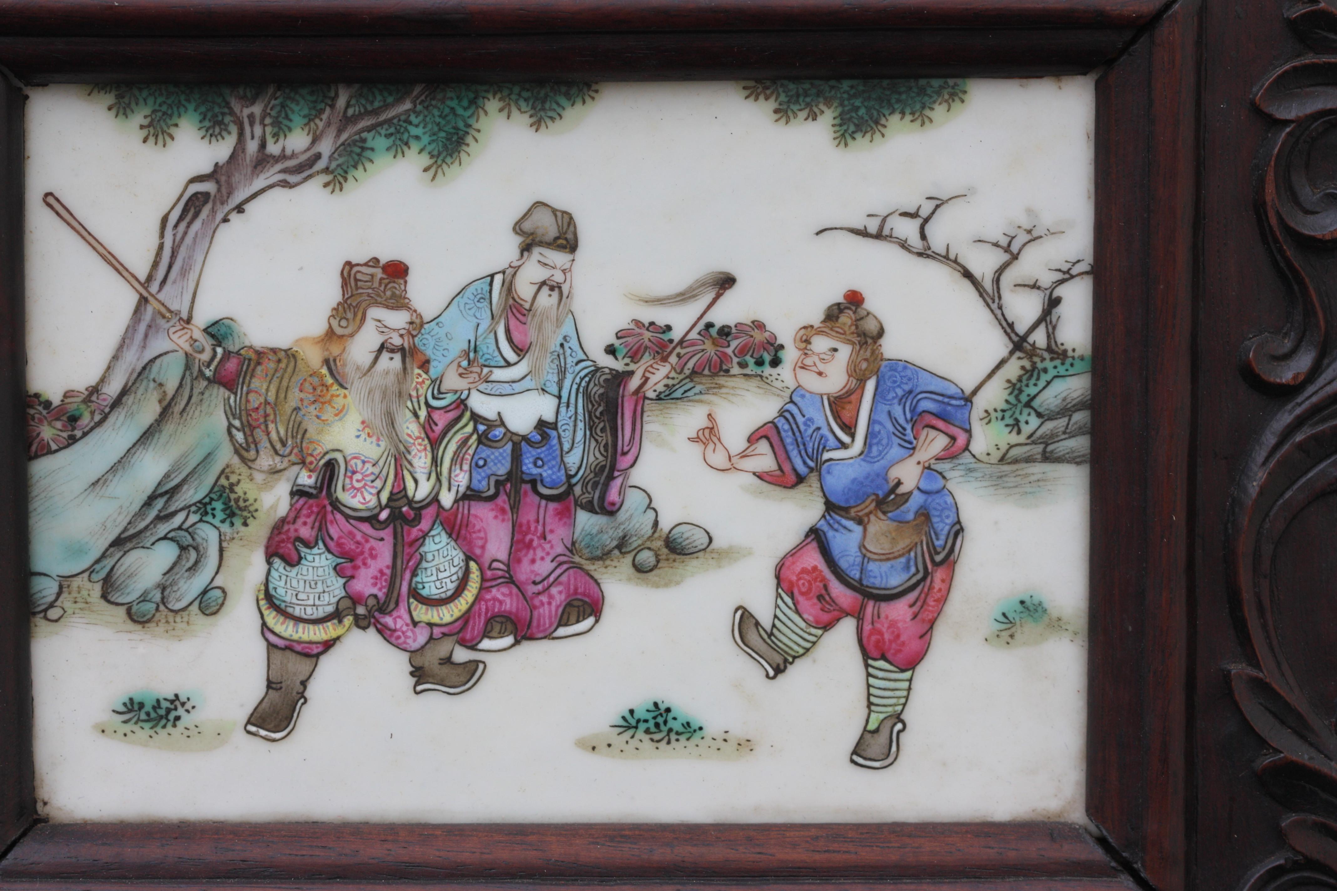 Bois Paravent chinois à trois panneaux en porcelaine incrustée et en bois mélangé