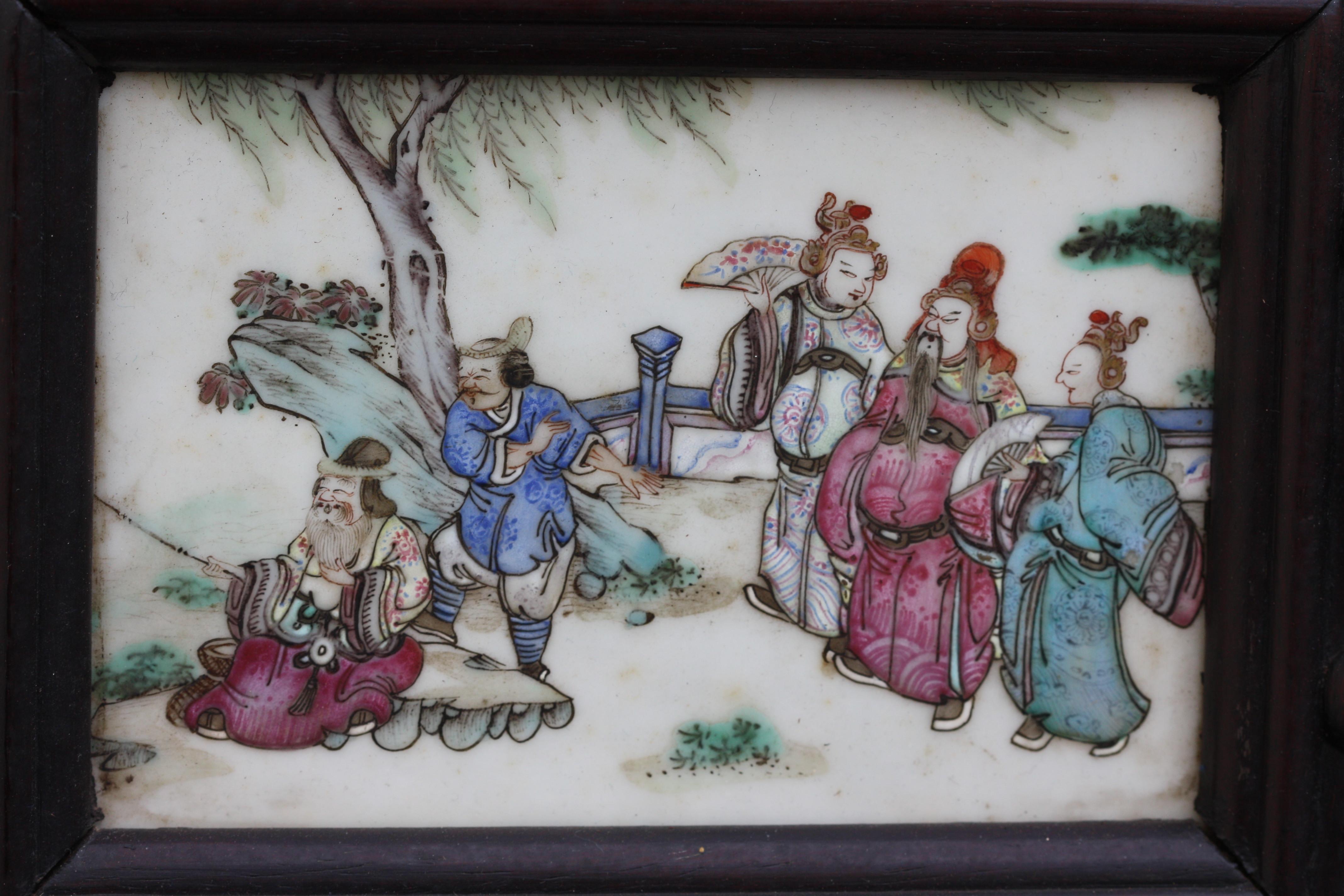 Paravent chinois à trois panneaux en porcelaine incrustée et en bois mélangé 4