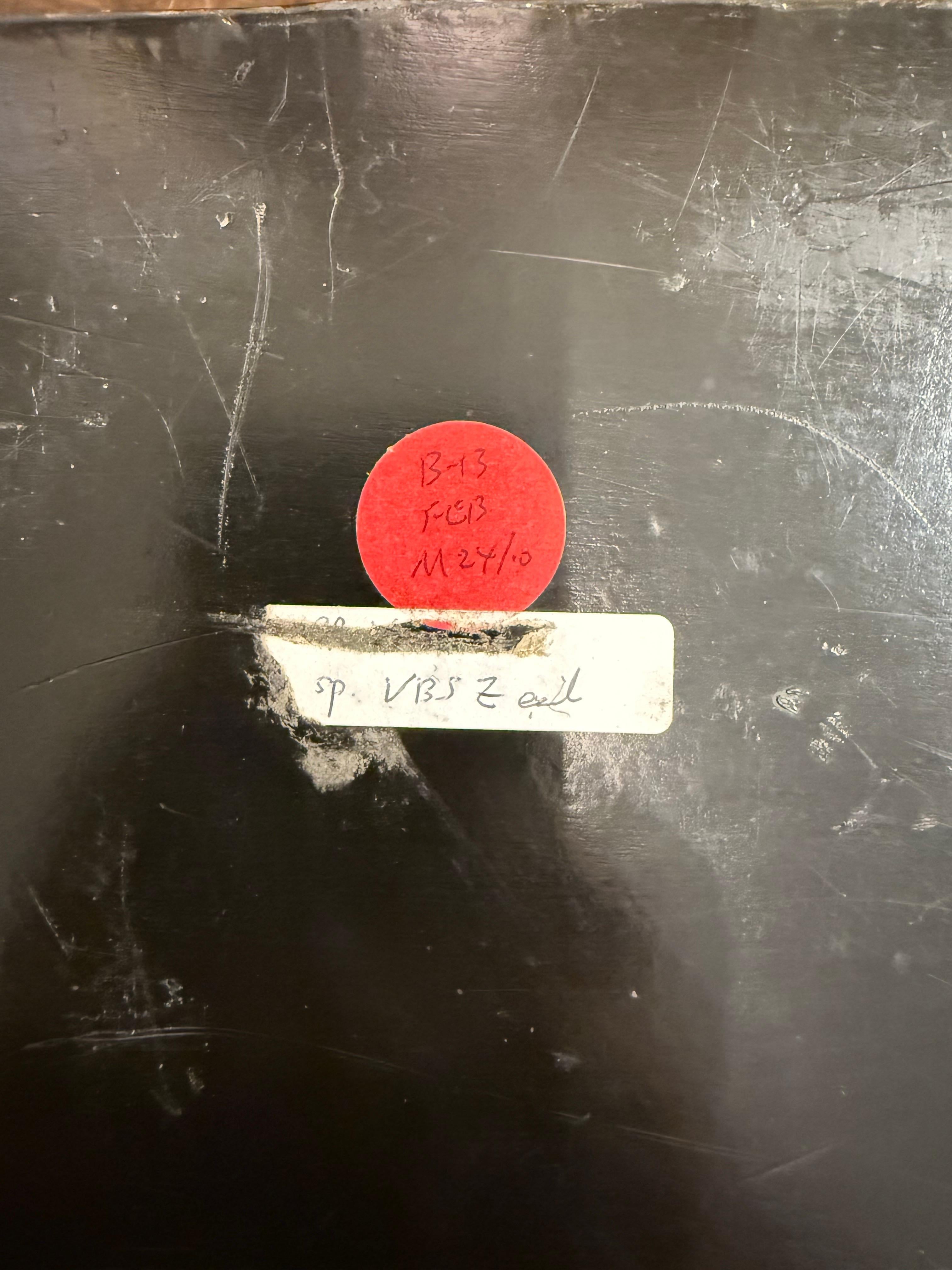 Boîte à couvercle en bois chinois laqué noir et doré, début du 20e siècle 1