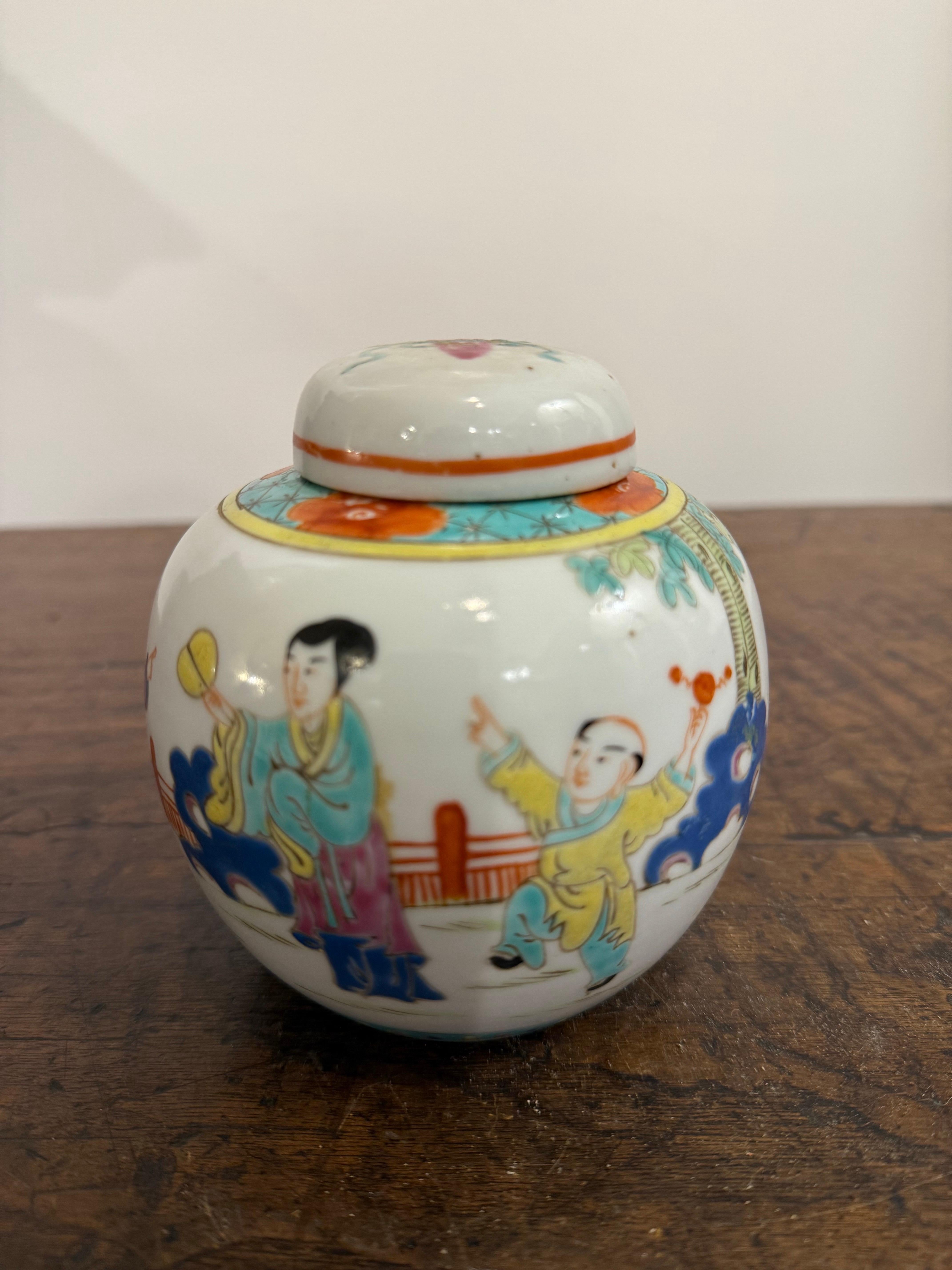 Chinesisches Wucai-Porzellan-Ingwer-Glas mit Deckel, 19. (19. Jahrhundert) im Angebot
