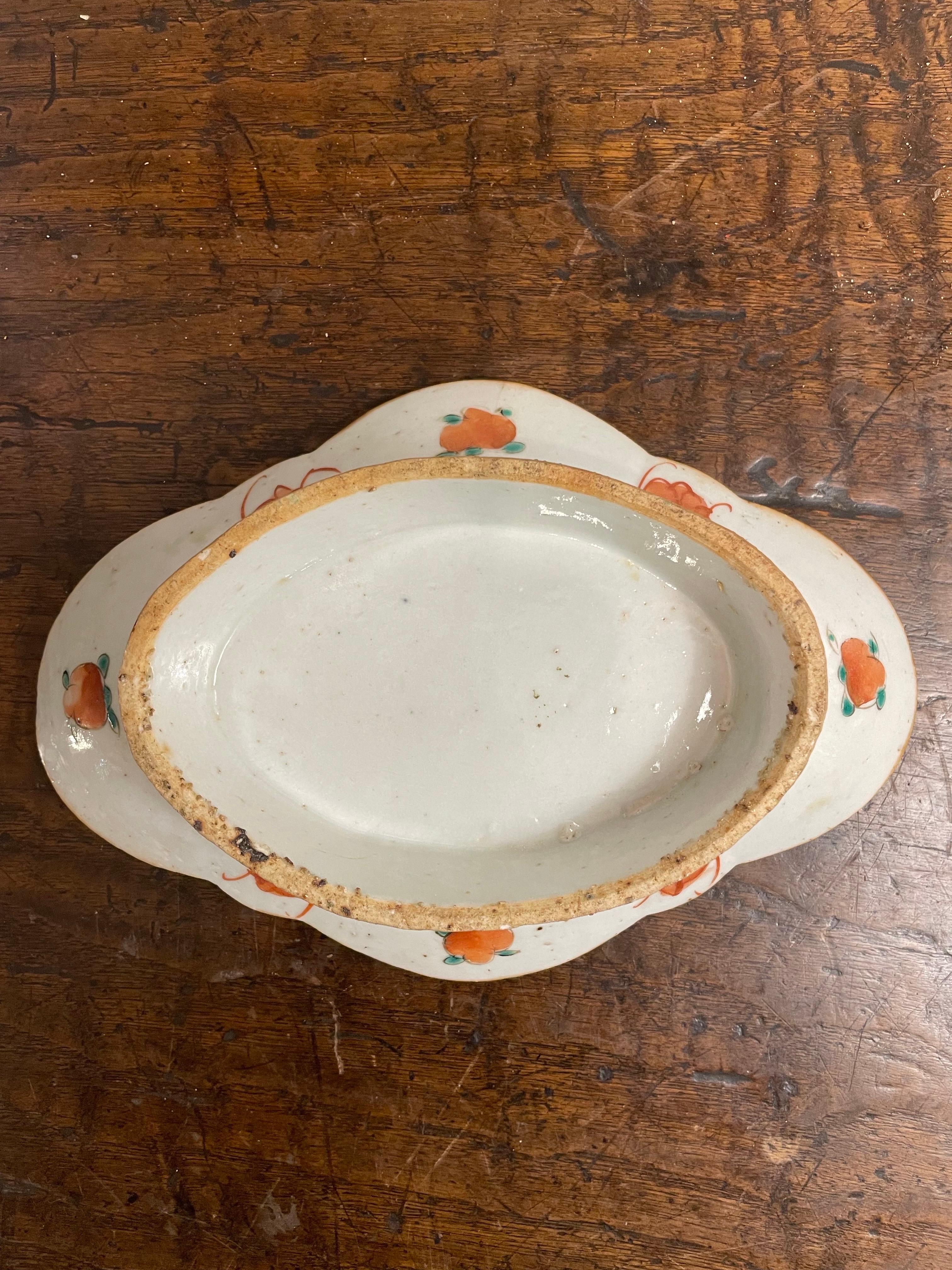 A Chinese Wucai Plate, 19th Century In Good Condition For Sale In ARMADALE, VIC