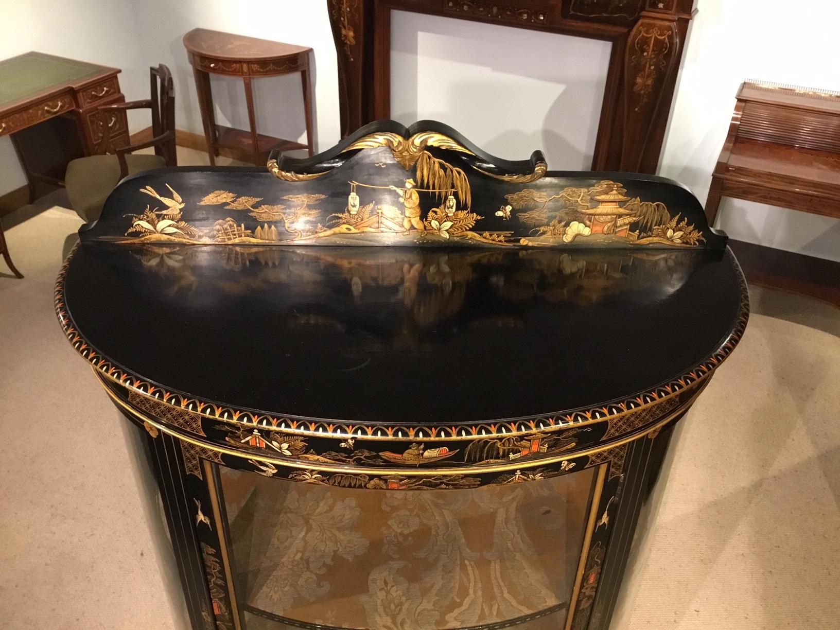 Chinoiserie 1920s Period Lacquered Display Cabinet For Sale 12