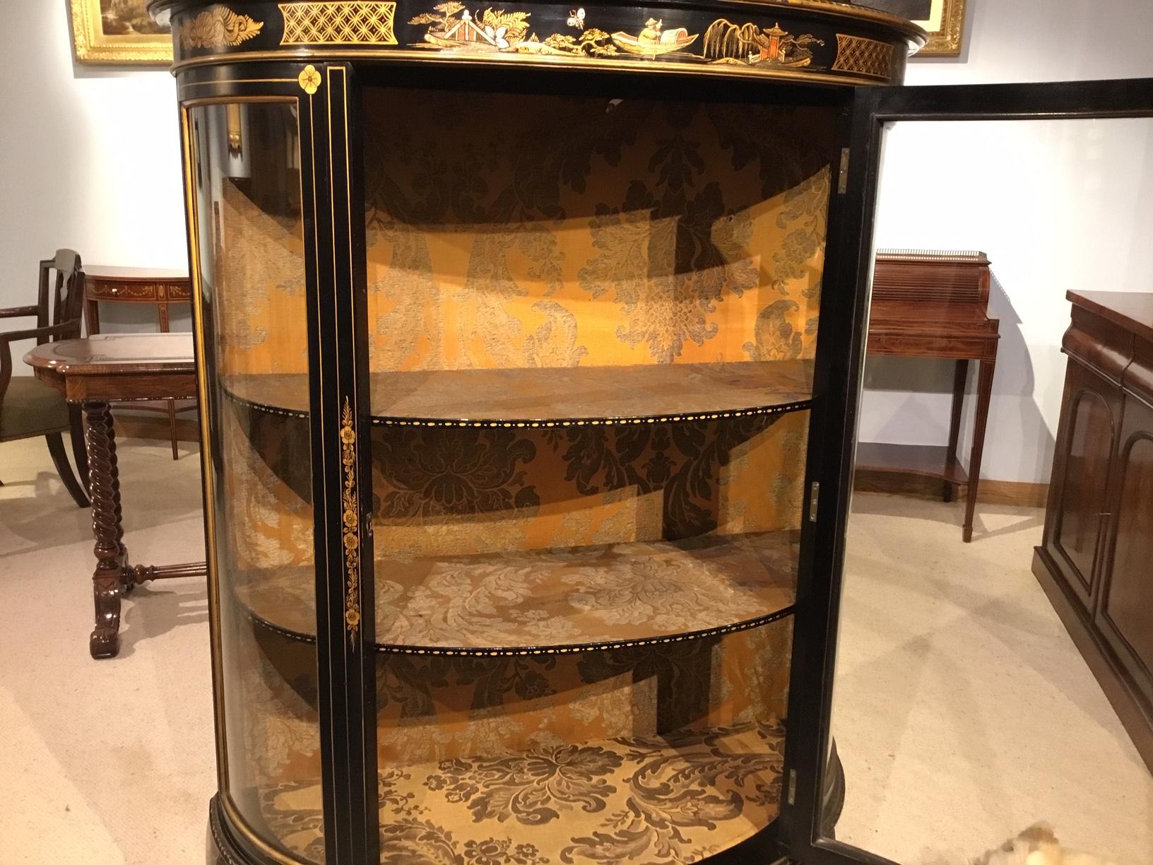 Chinoiserie 1920s Period Lacquered Display Cabinet For Sale 3