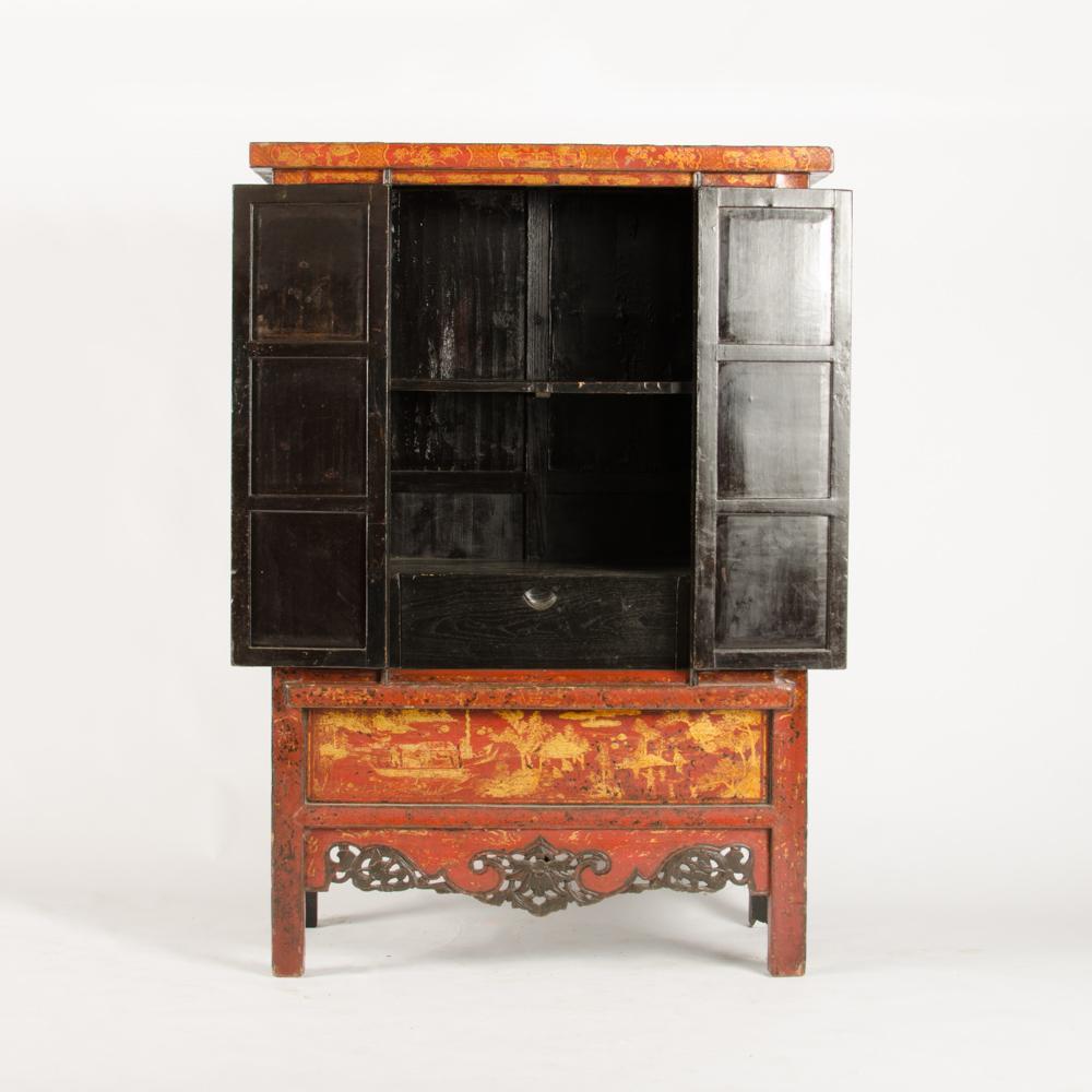 XIXe siècle A.I.C., une armoire laquée rouge de style Chinoiserie, 19ème C. en vente