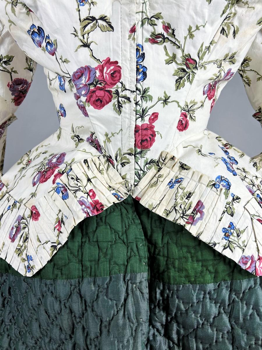 A chintz casaquin with Pagoda Sleeves and Falbalas French Circa 1860 For Sale 8