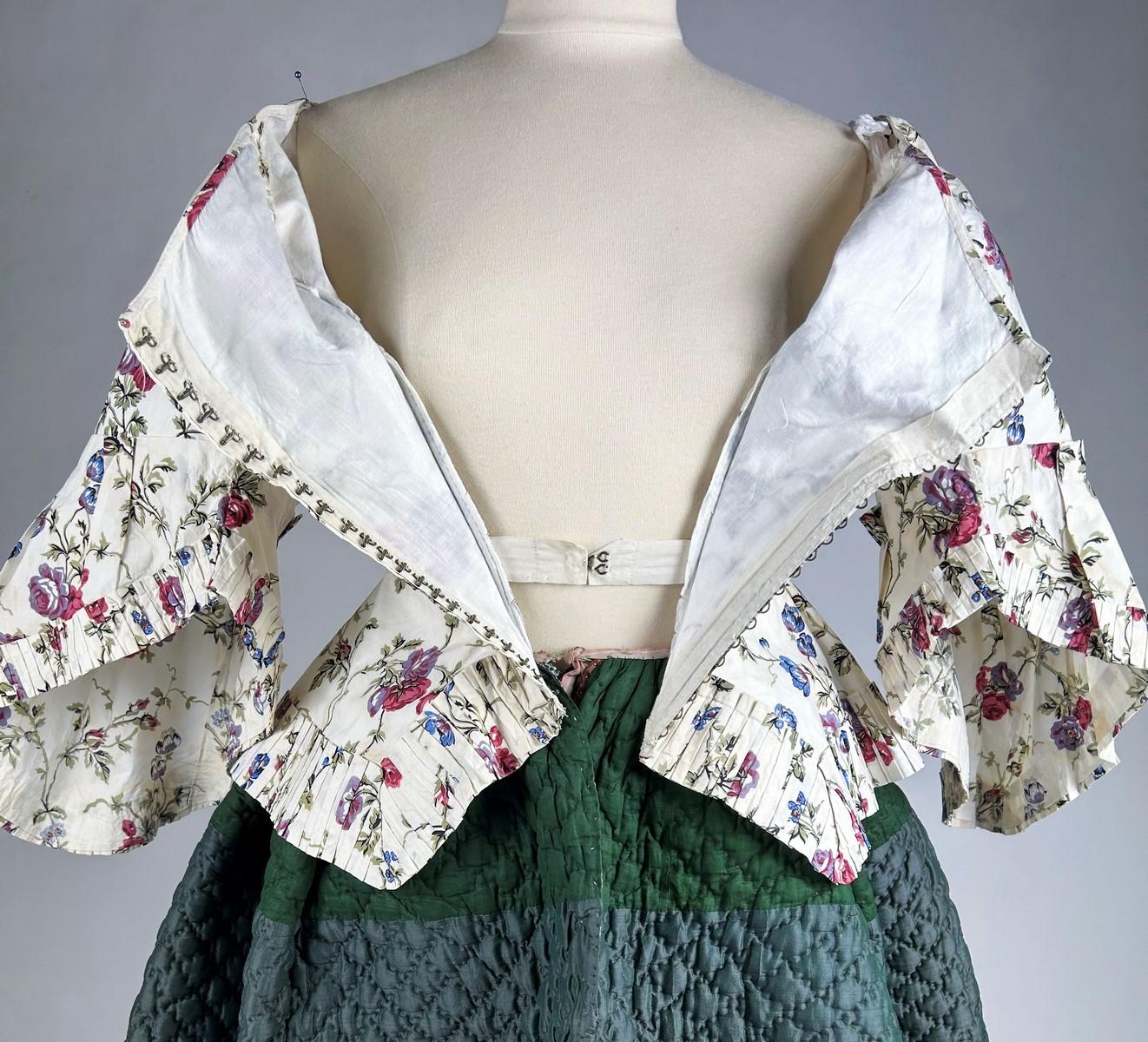 Women's A chintz casaquin with Pagoda Sleeves and Falbalas French Circa 1860 For Sale