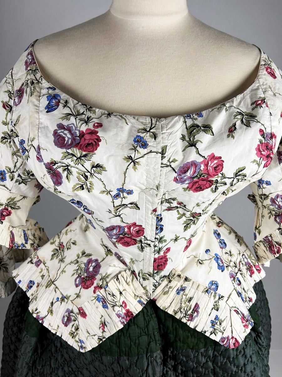A chintz casaquin with Pagoda Sleeves and Falbalas French Circa 1860 For Sale 1