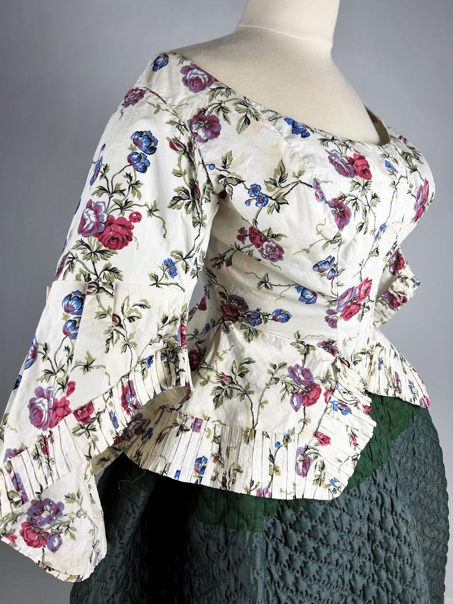 A chintz casaquin with Pagoda Sleeves and Falbalas French Circa 1860 For Sale 2
