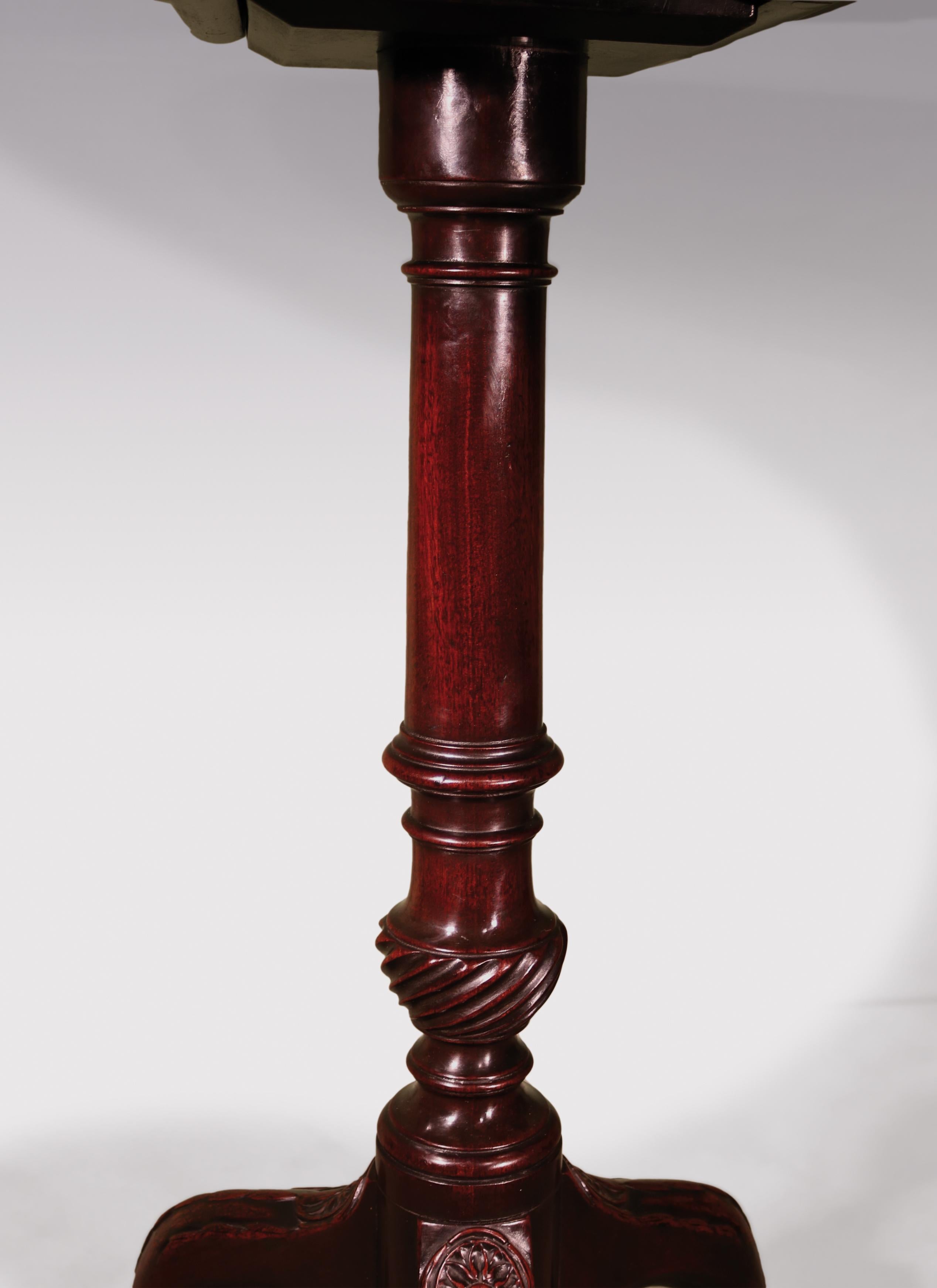 Chippendale Period Carved Mahogany Tripod Table In Good Condition In London, GB