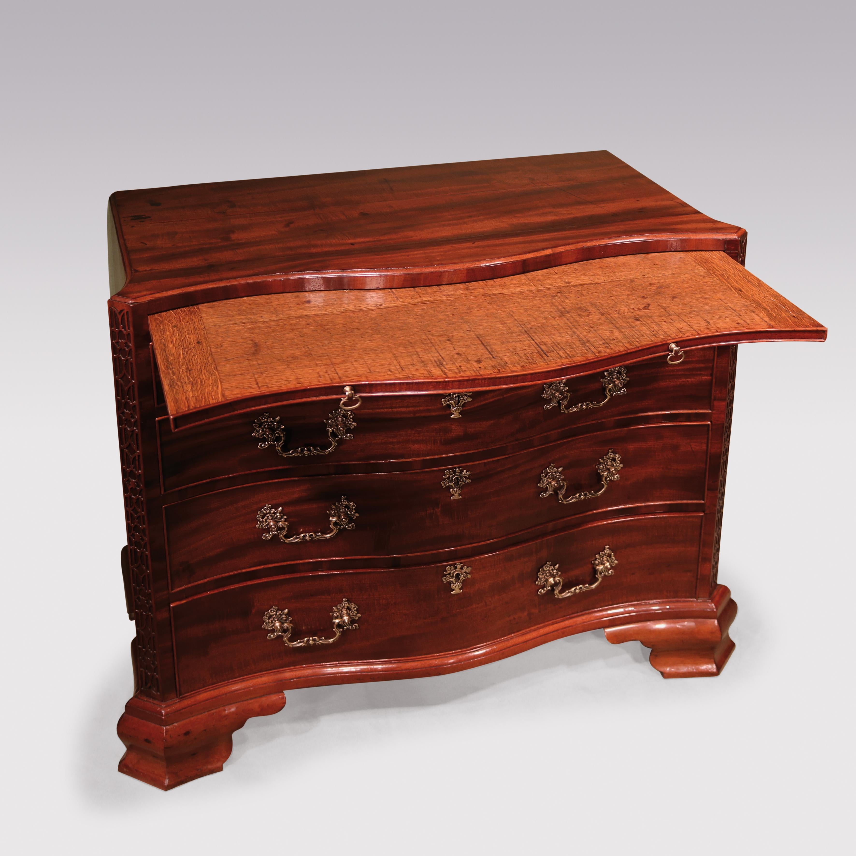 18th Century Chippendale Period Mahogany Serpentine Chest of Drawers For Sale