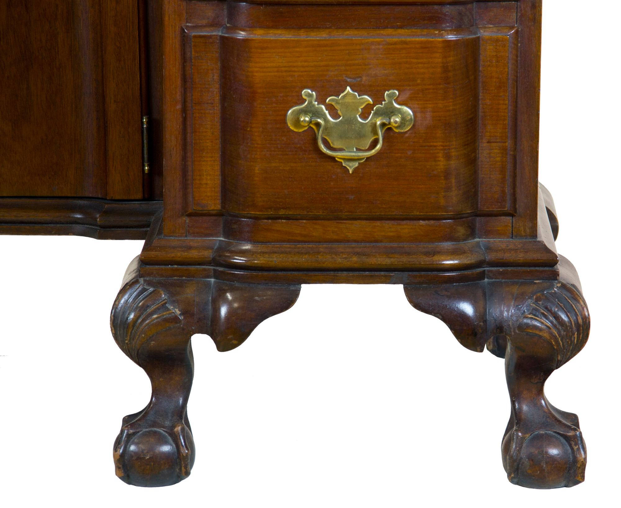 Chippendale Style Carved Mahogany Block and Shell Kneehole Desk, circa 1890 For Sale 1