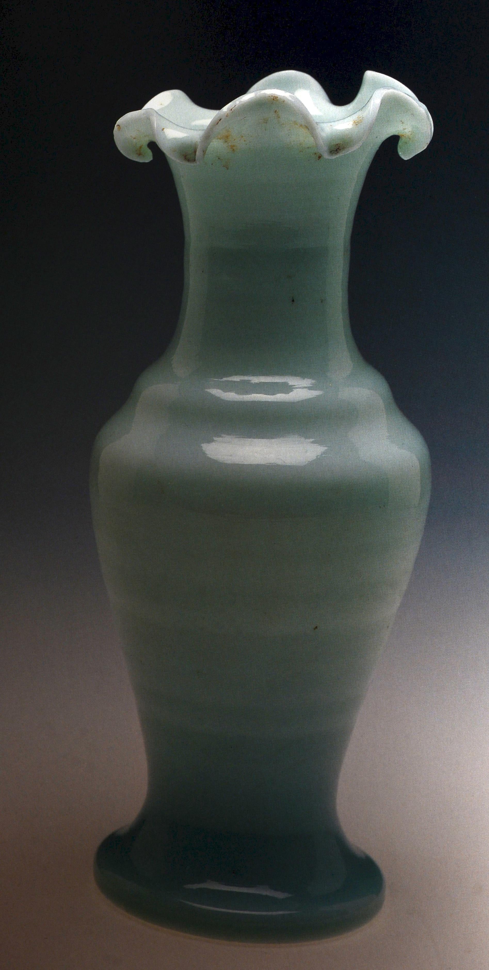 A Chorus Of Colors Chinese Glass from Three American Collections, 1st Ed en vente 5