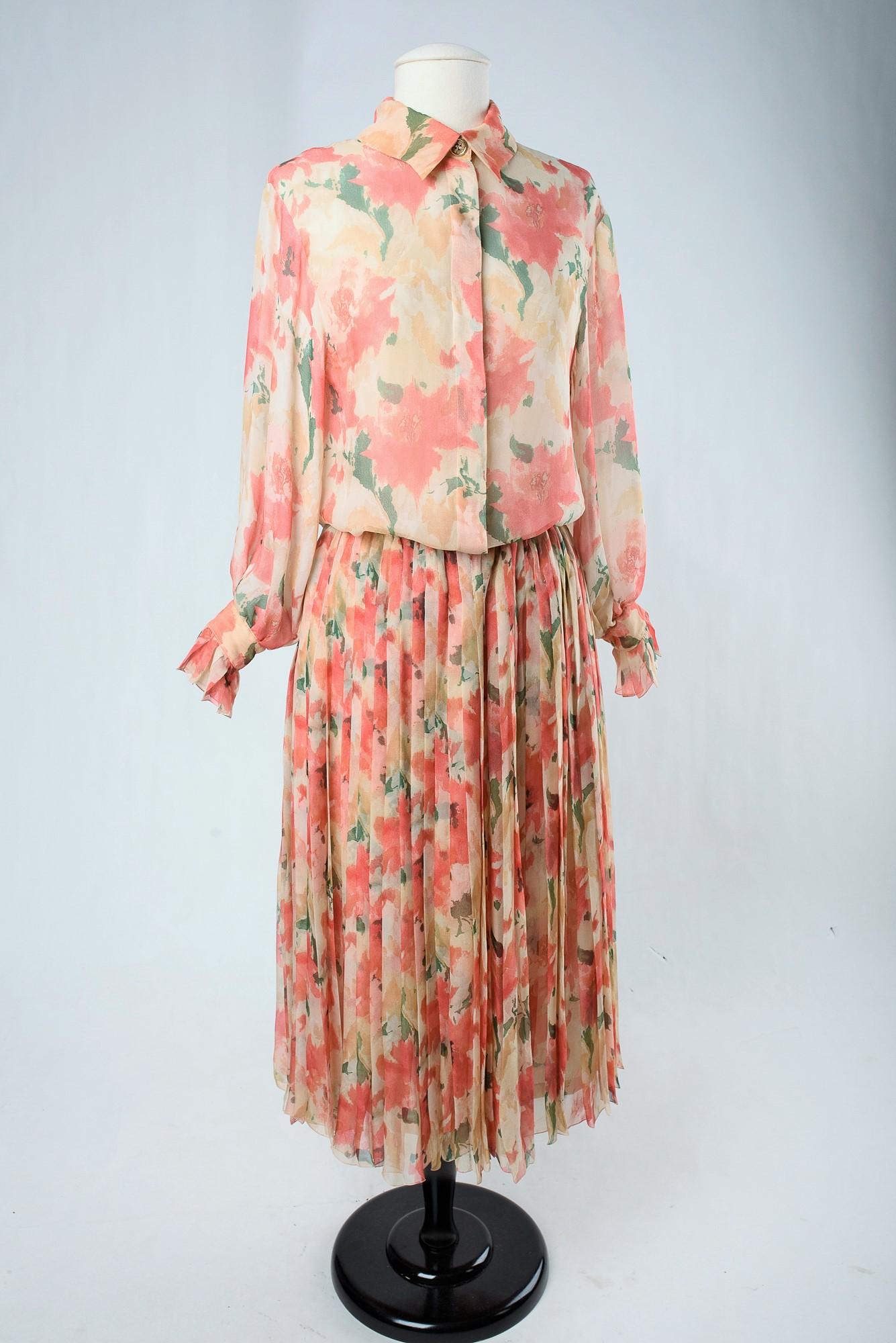 Una camicetta e una gonna in chiffon della boutique Christian Dior Di Marc Bohan Circa 1980 in vendita 8