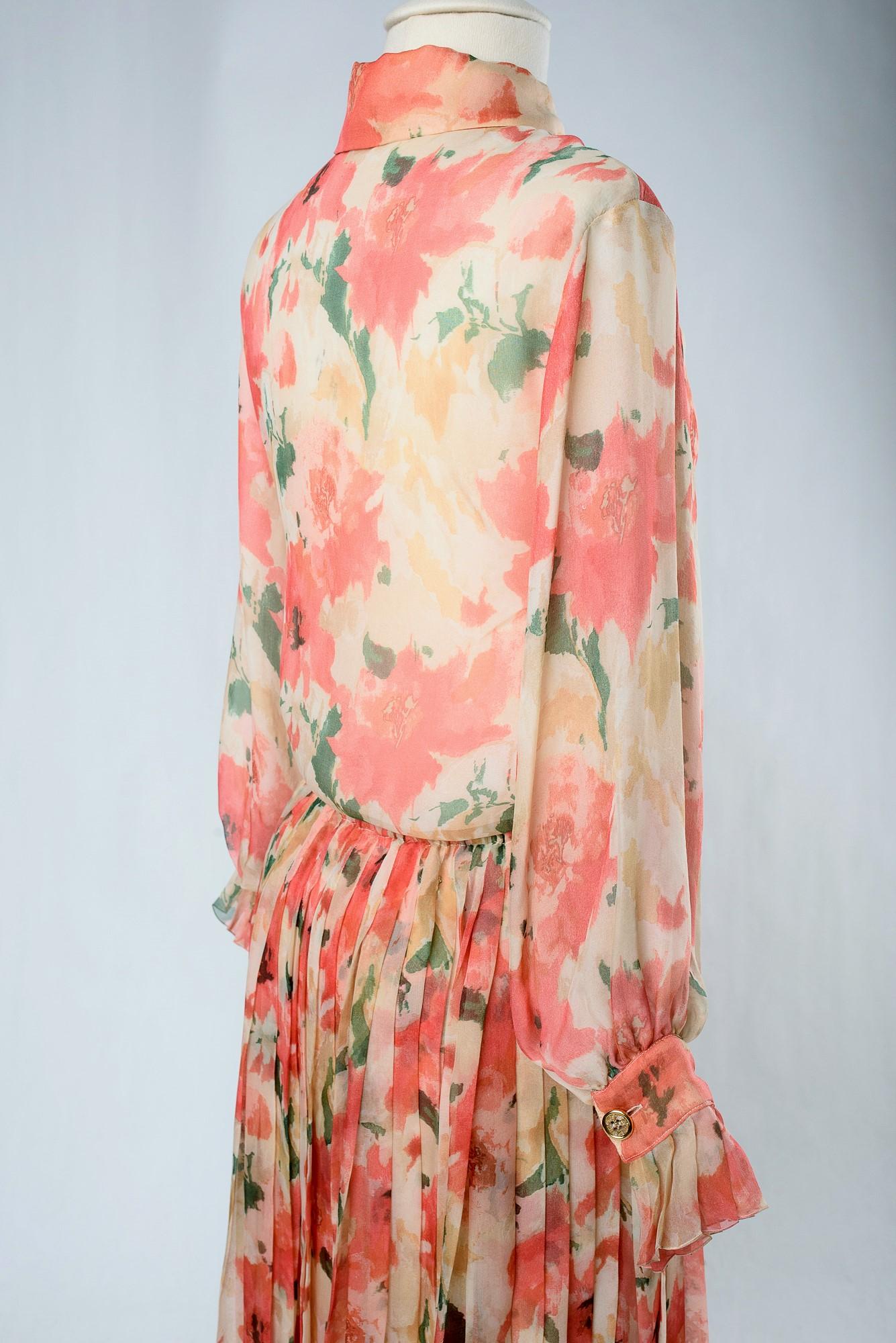 Una camicetta e una gonna in chiffon della boutique Christian Dior Di Marc Bohan Circa 1980 in vendita 11