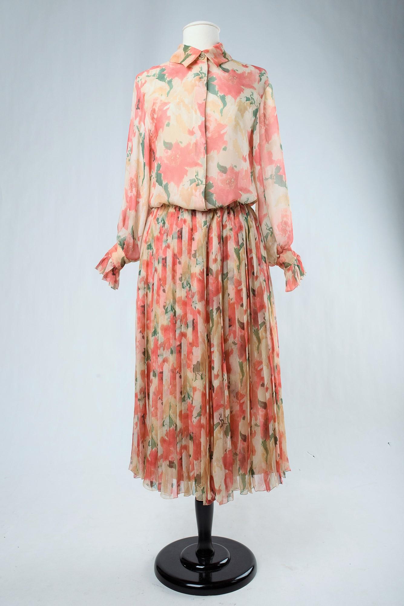 Una camicetta e una gonna in chiffon della boutique Christian Dior Di Marc Bohan Circa 1980 in vendita 4
