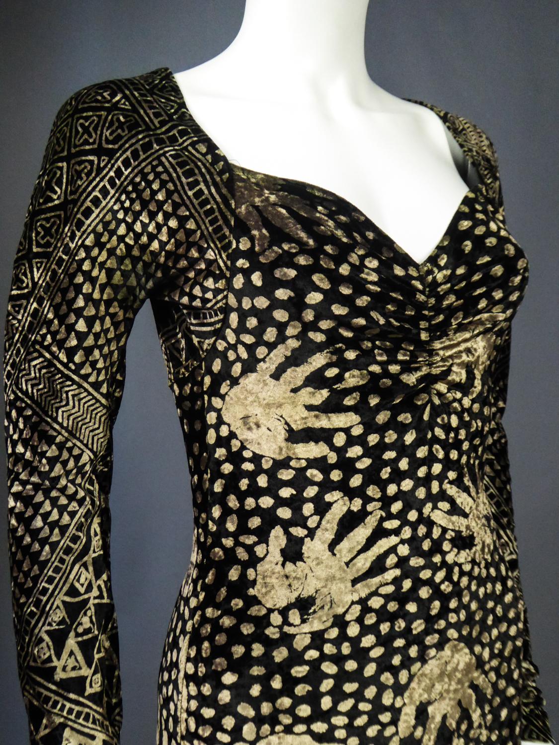 Une robe de Christian Lacroix en velours imprimé Circa 1991/2000 en vente 6