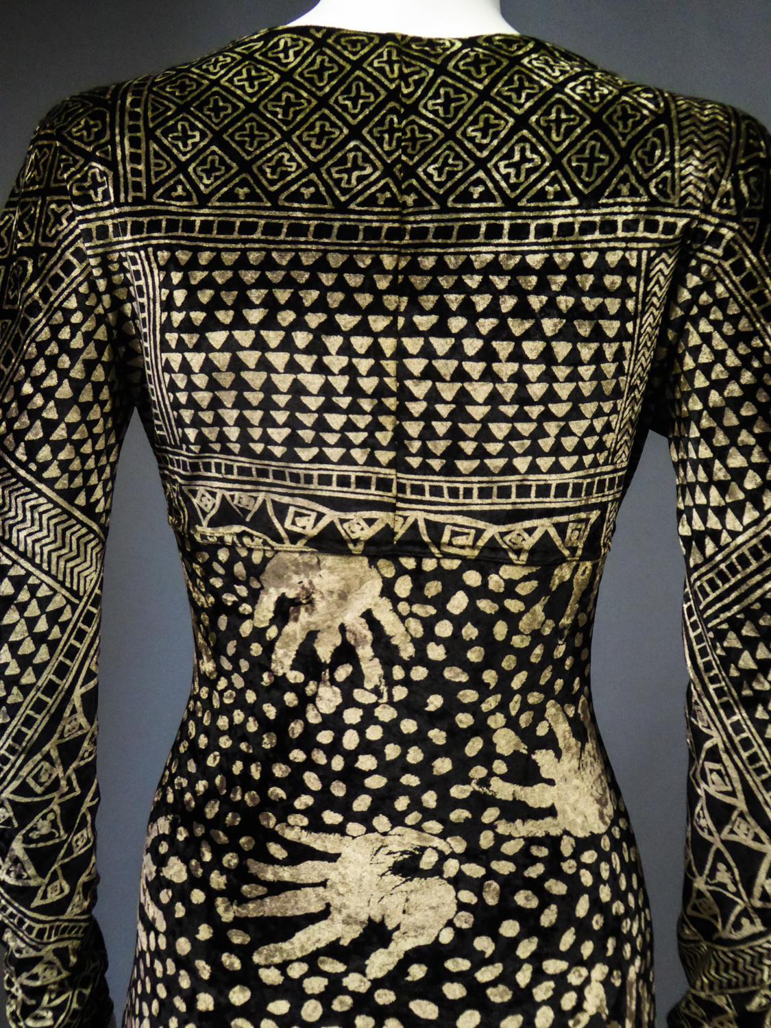 Une robe de Christian Lacroix en velours imprimé Circa 1991/2000 en vente 11