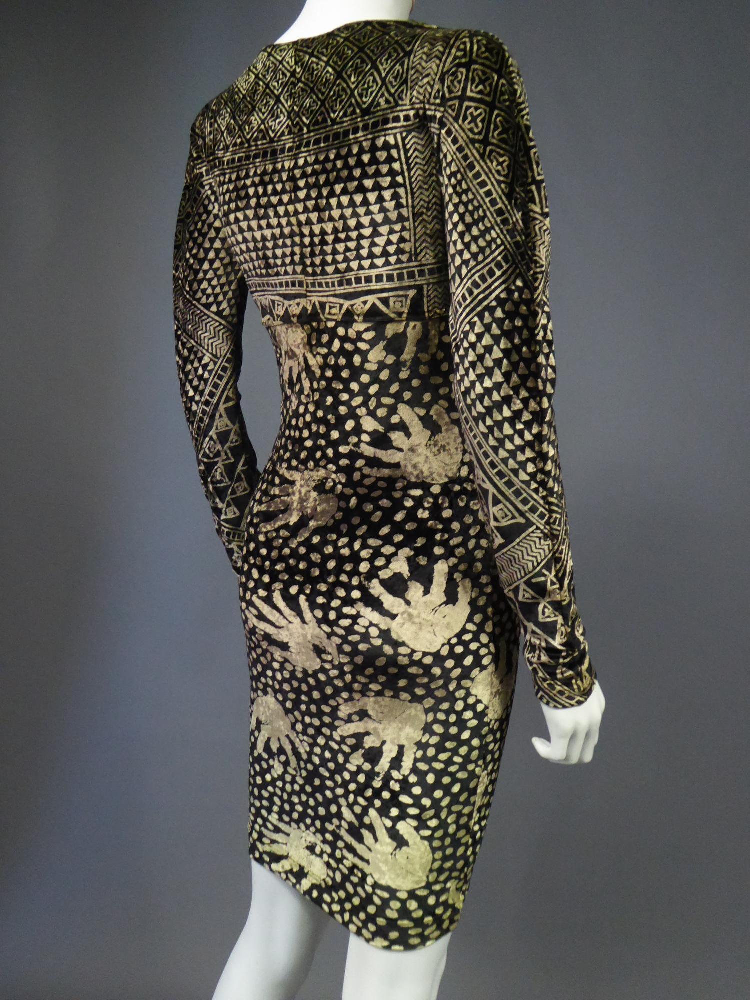 Une robe de Christian Lacroix en velours imprimé Circa 1991/2000 en vente 12