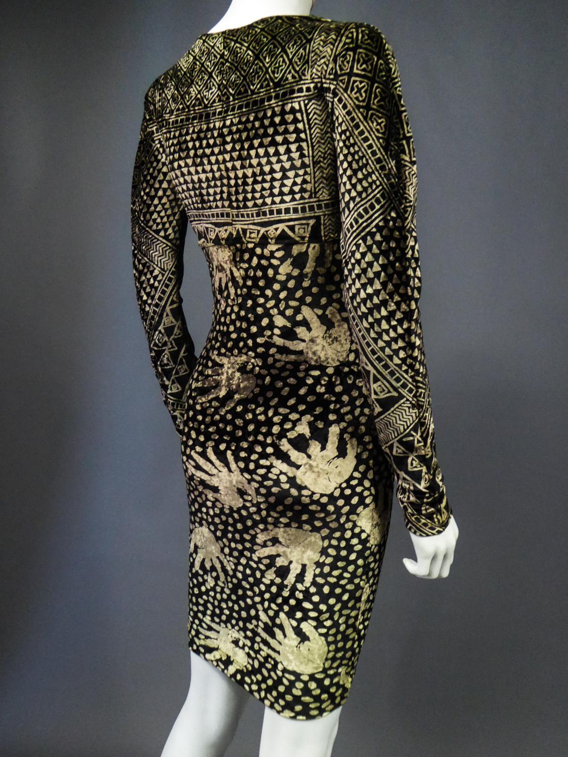 Une robe de Christian Lacroix en velours imprimé Circa 1991/2000 en vente 13