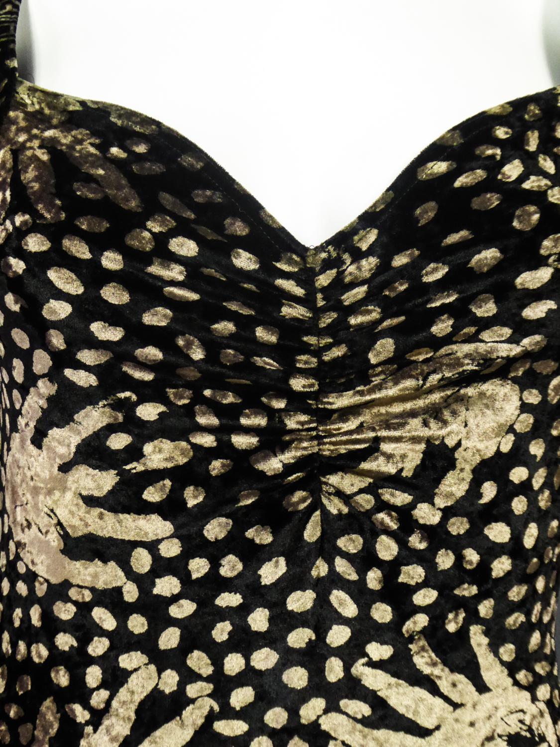 Une robe de Christian Lacroix en velours imprimé Circa 1991/2000 en vente 2
