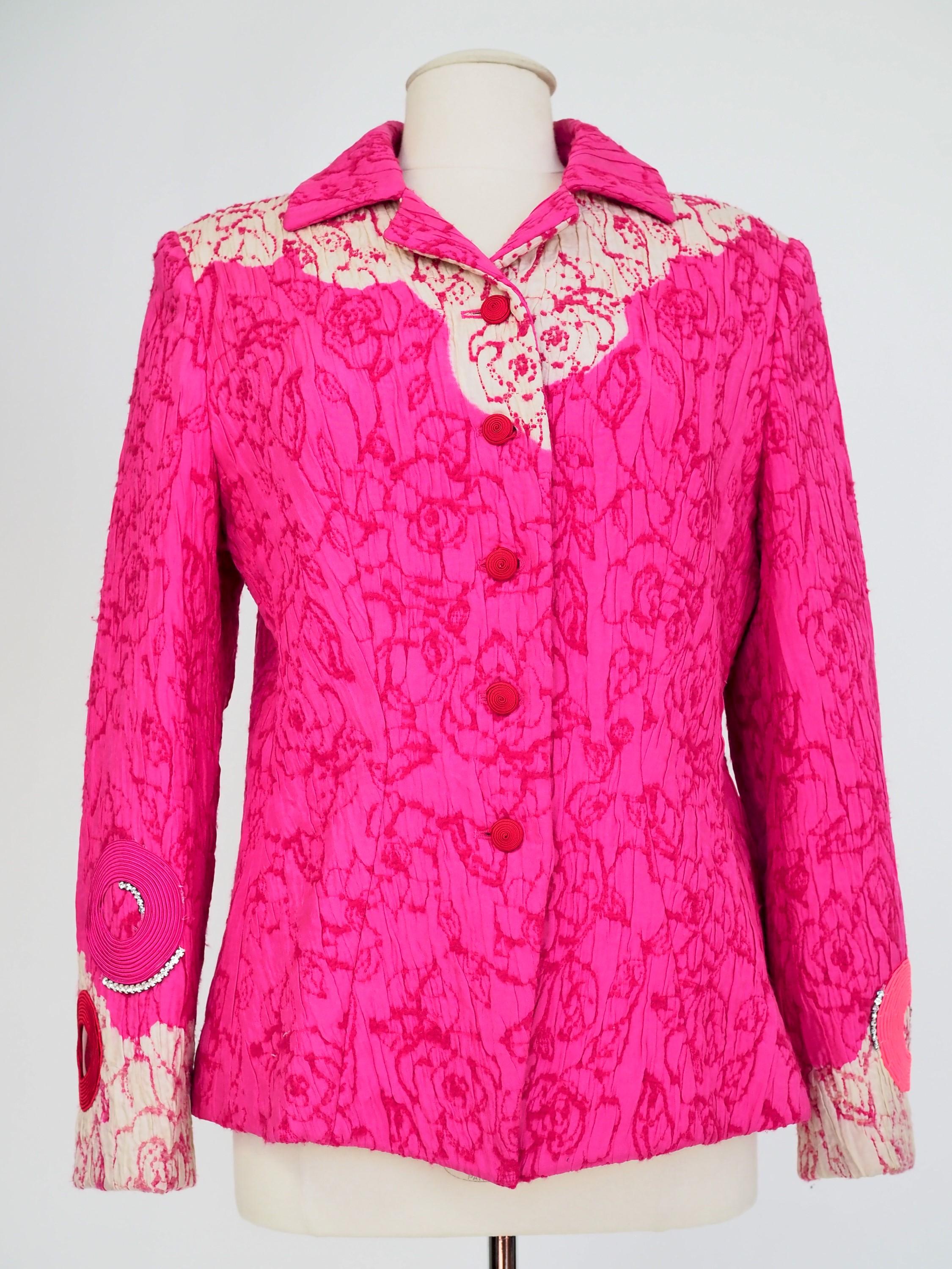 A Christian Lacroix jacket in blistered silk Fuschia Circa 2000 In Excellent Condition For Sale In Toulon, FR