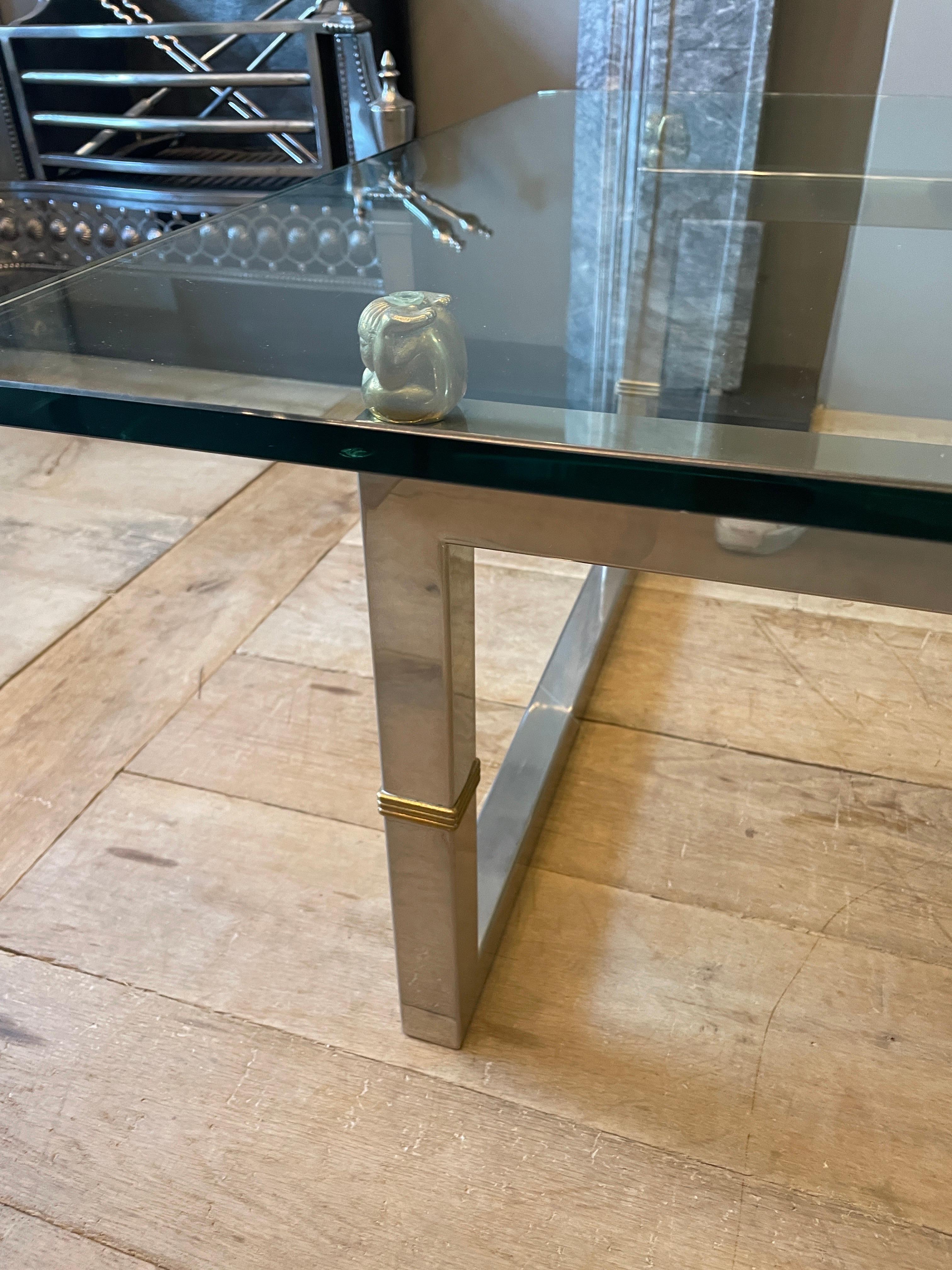 Moderne Table basse en chrome et laiton de Peter Ghyczy en vente