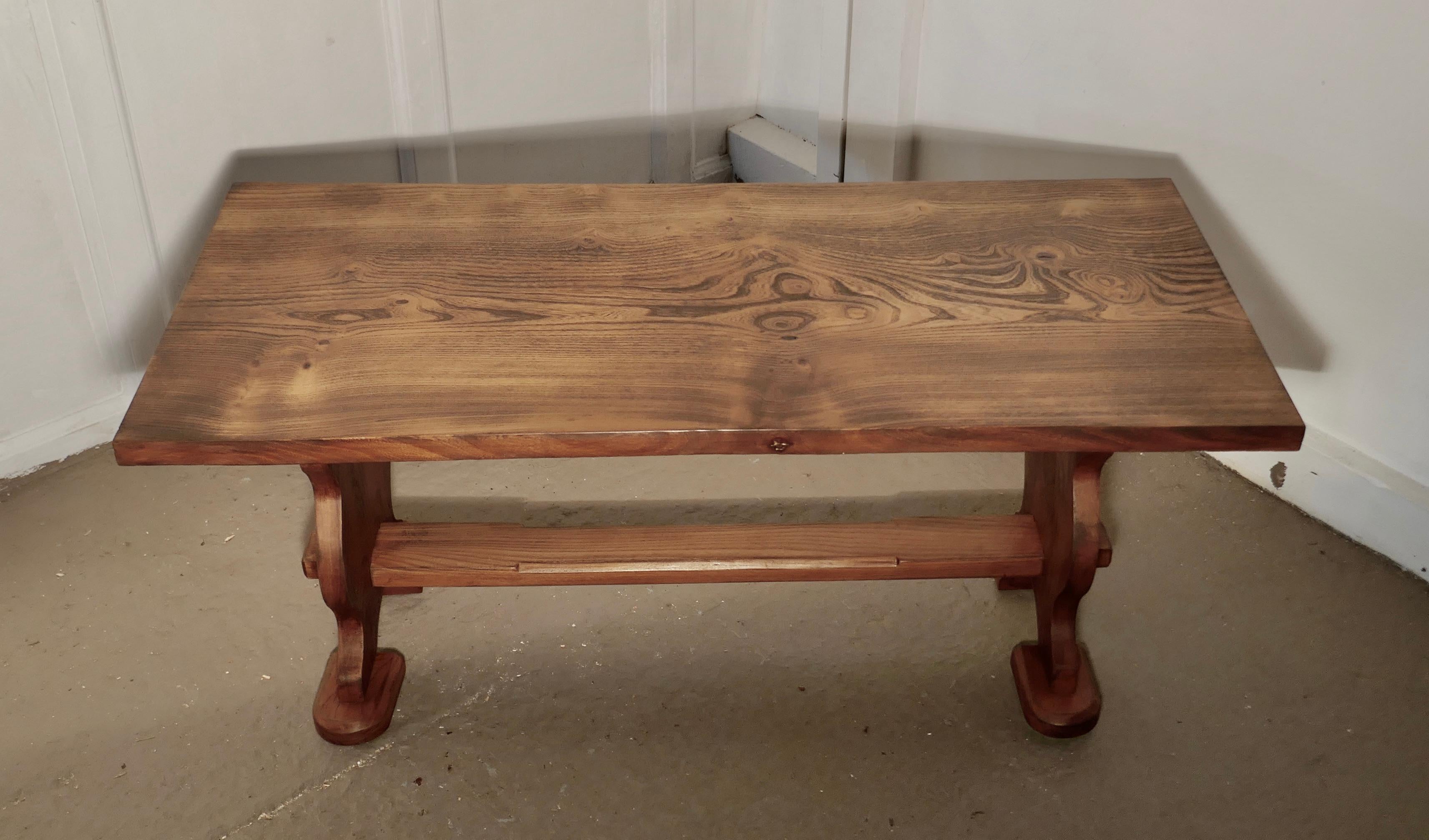 Chunky Solid Elm Farmhouse Coffee Table In Good Condition In Chillerton, Isle of Wight