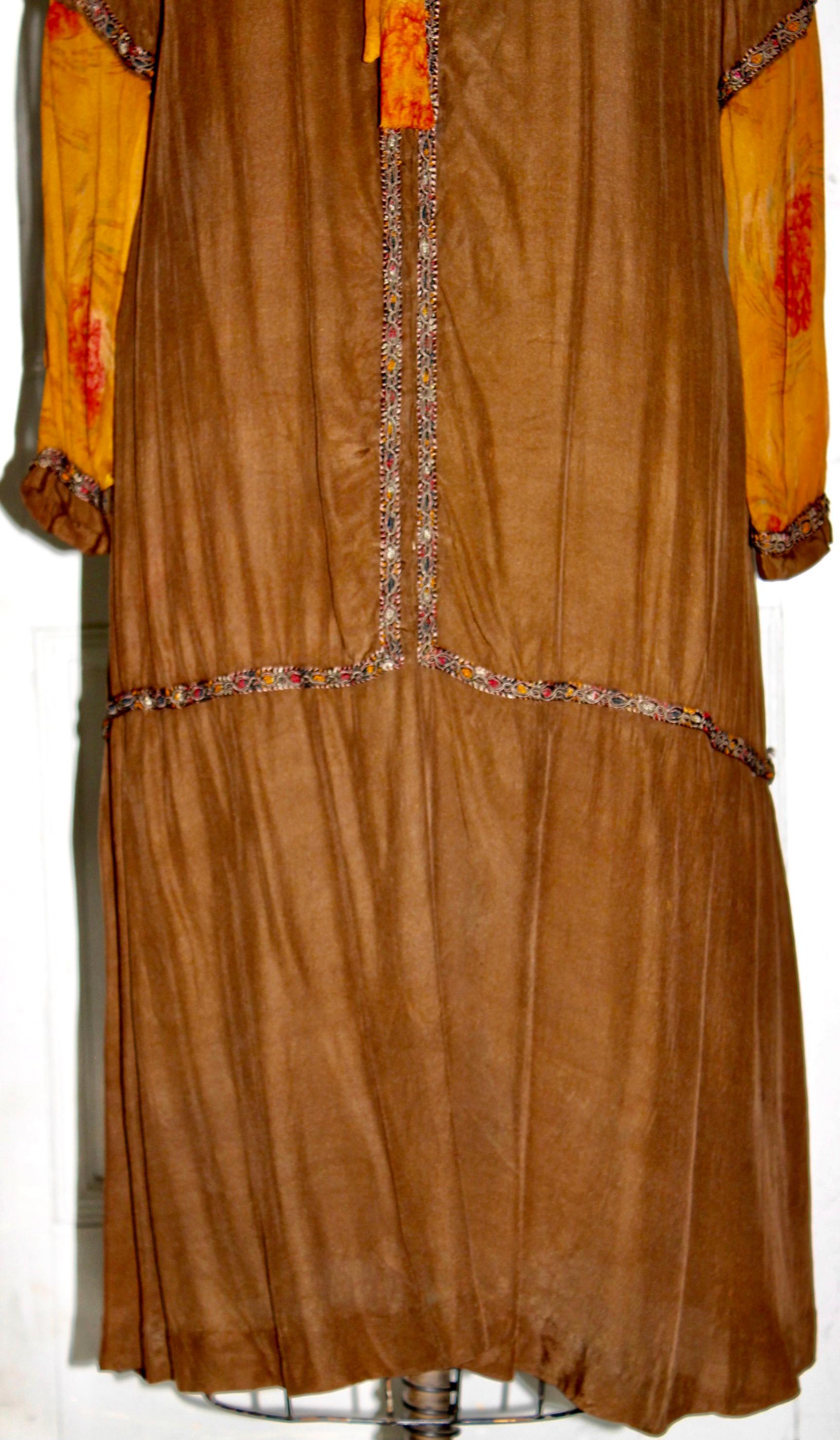 Women's A Cinnamon and Pumpkin French 'Flapper' Cocktail Dress and Hat For Sale